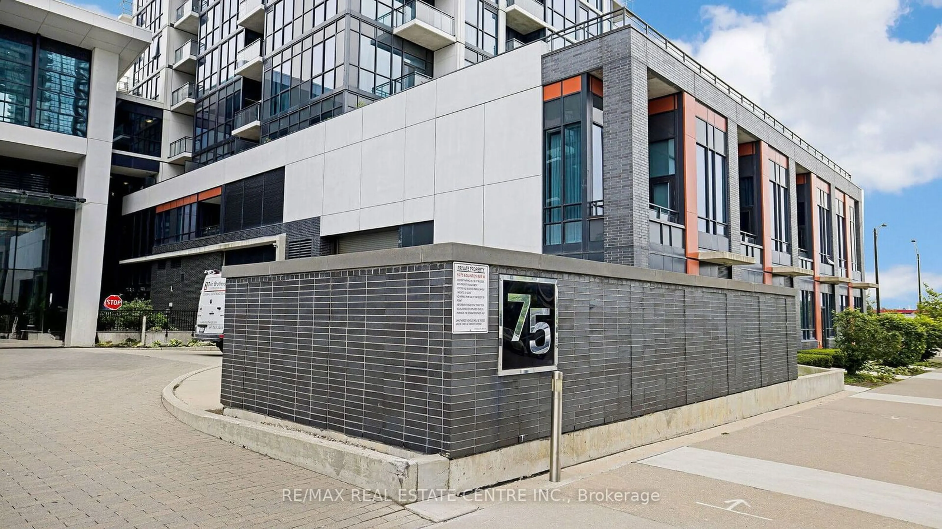 A pic from exterior of the house or condo, the front or back of building for 75 Eglinton Ave #902, Mississauga Ontario L5R 0E5