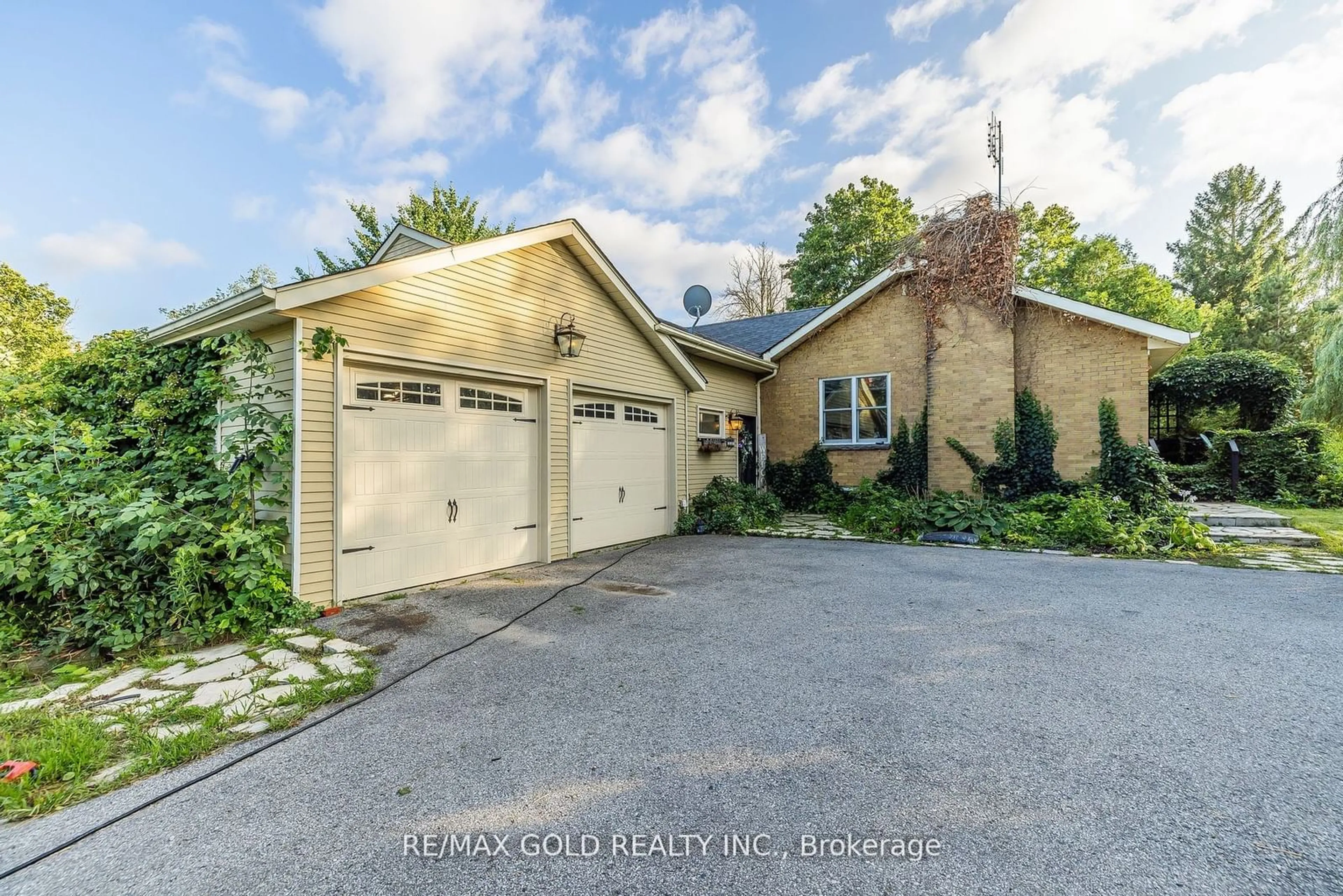 Frontside or backside of a home, cottage for 2733 Old School Rd, Caledon Ontario L7C 0X7