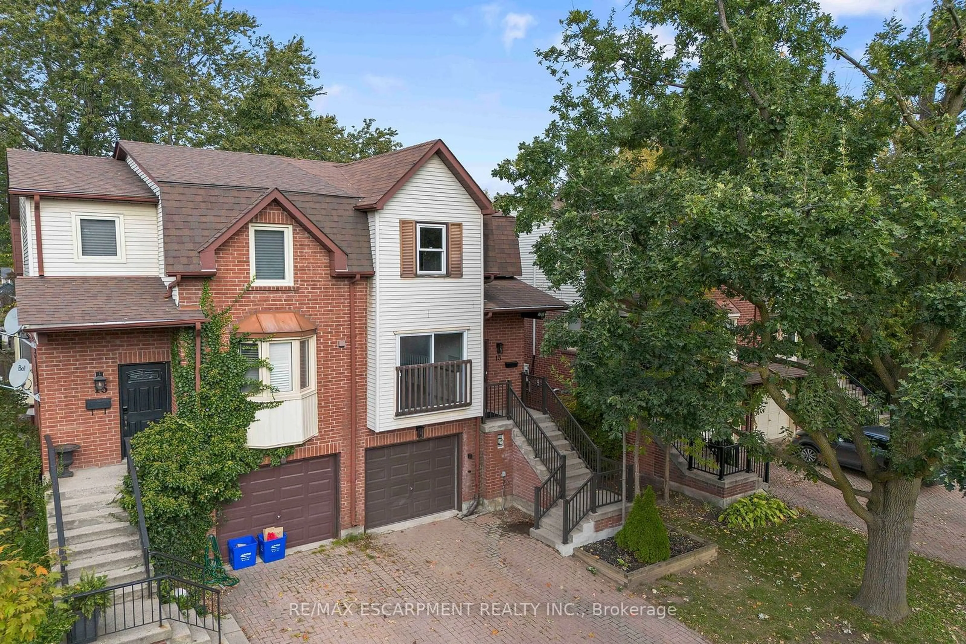 Frontside or backside of a home, the street view for 13 Normandy Pl, Oakville Ontario L6K 1R9