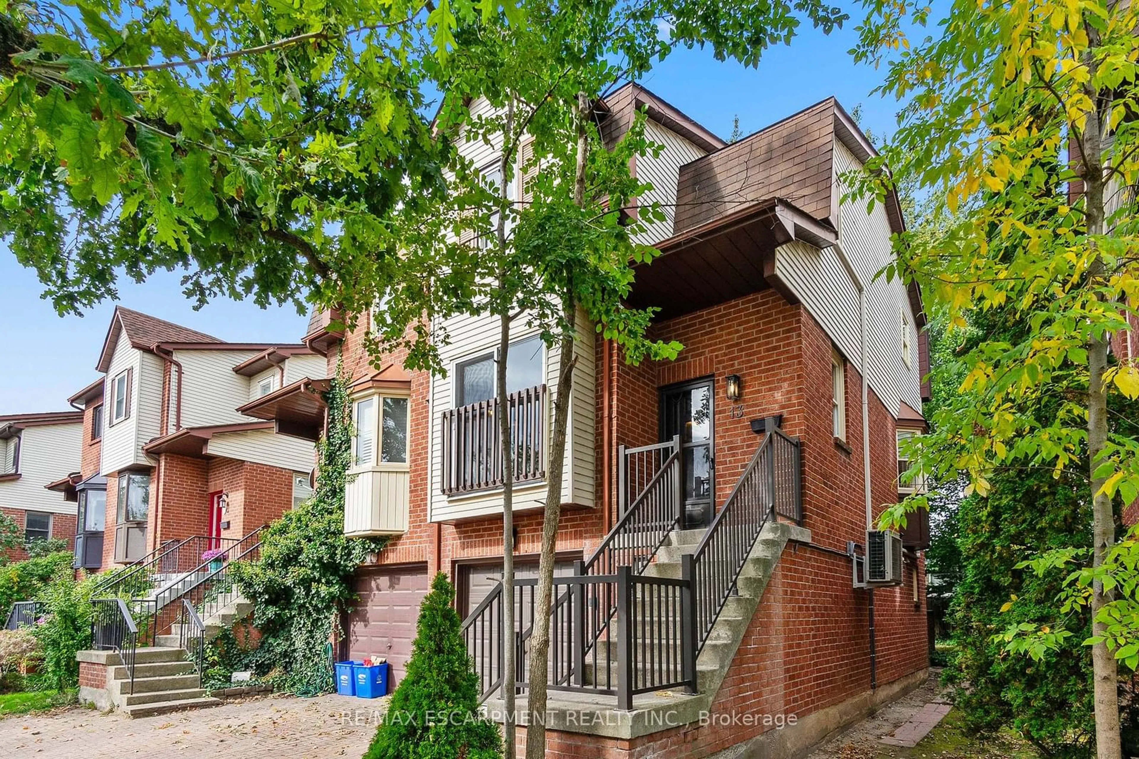 A pic from exterior of the house or condo, the street view for 13 Normandy Pl, Oakville Ontario L6K 1R9