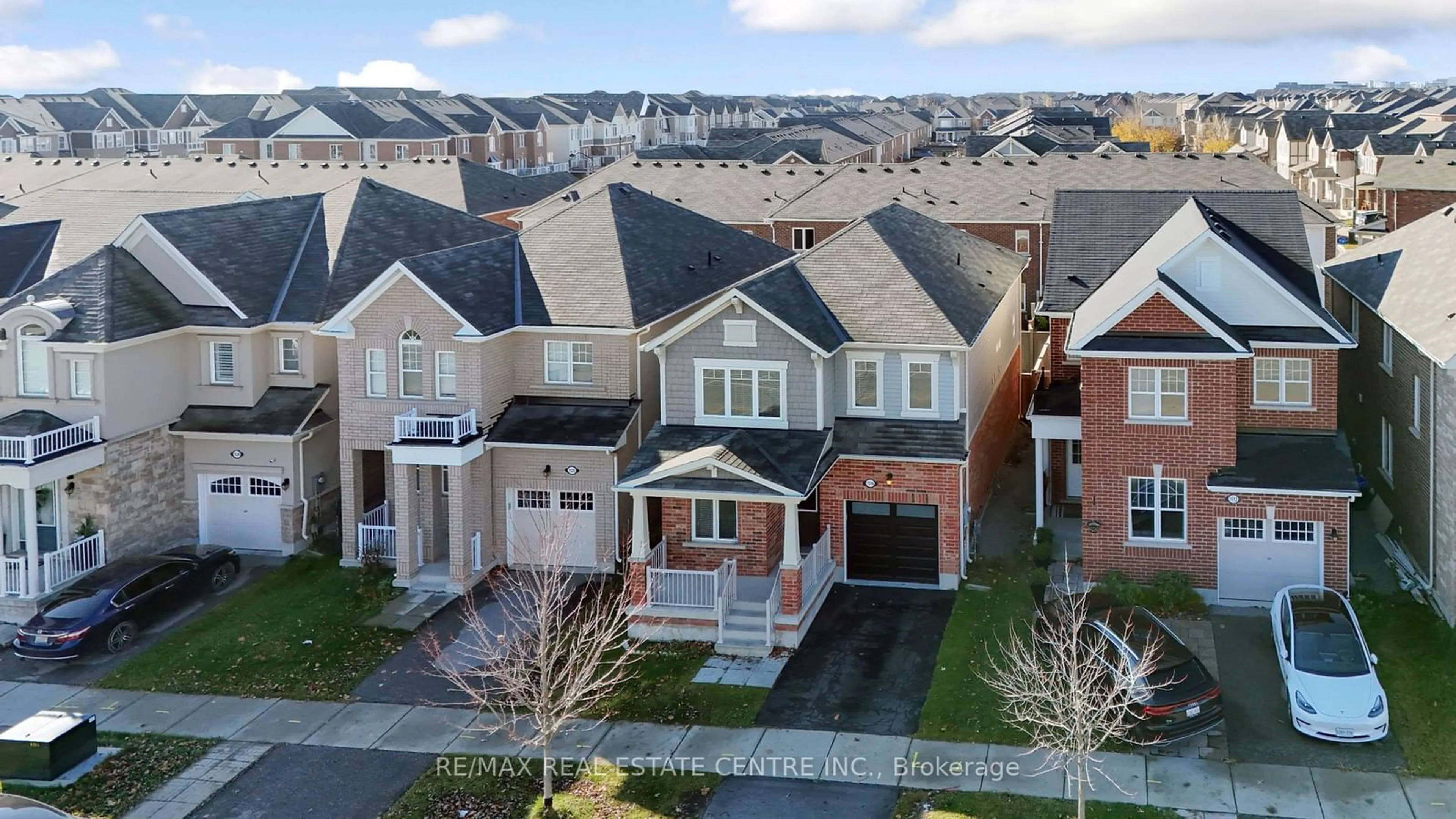 A pic from exterior of the house or condo, the street view for 1516 Farmstead Dr, Milton Ontario L9E 0A7