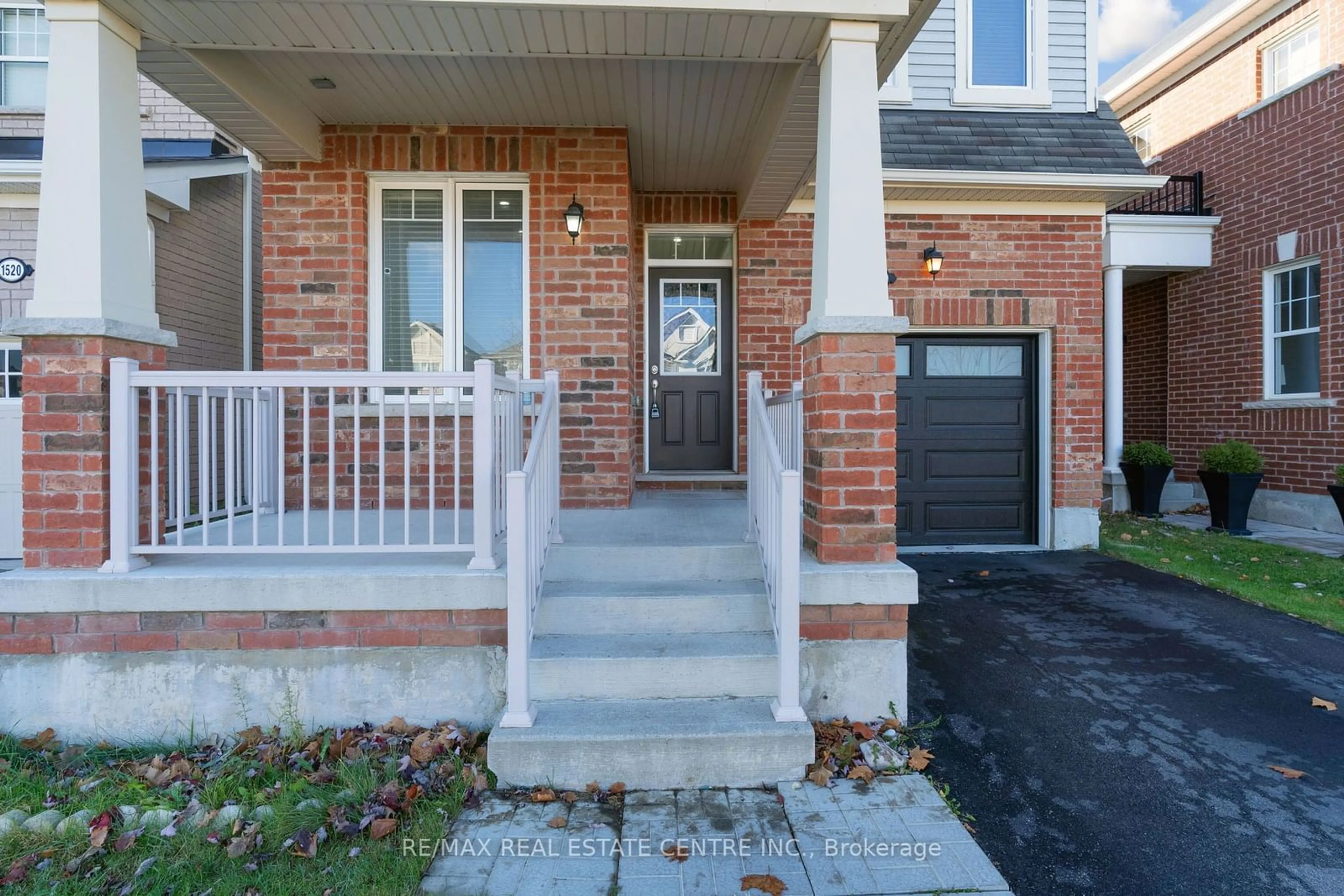 Home with brick exterior material for 1516 Farmstead Dr, Milton Ontario L9E 0A7