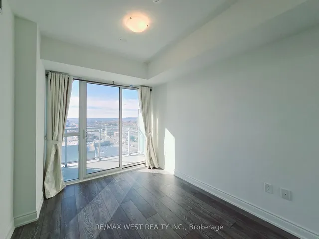 Additional property image - 1050 Main St Unit 1114