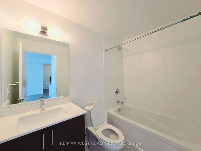 Additional property image - 1050 Main St Unit 1114