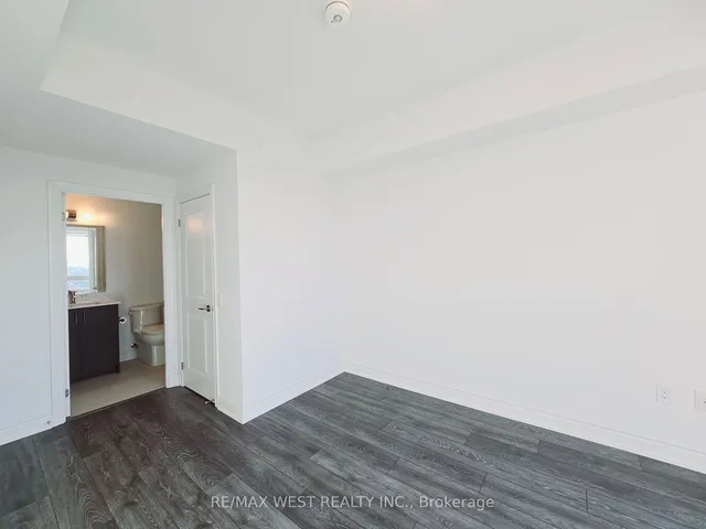Additional property image - 1050 Main St Unit 1114