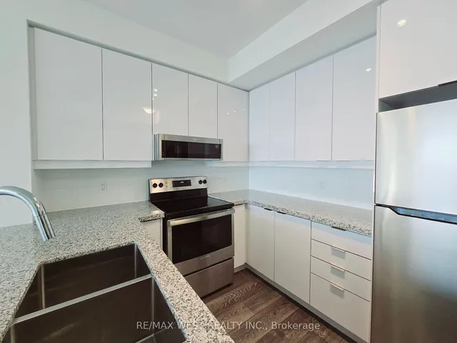 Additional property image - 1050 Main St Unit 1114