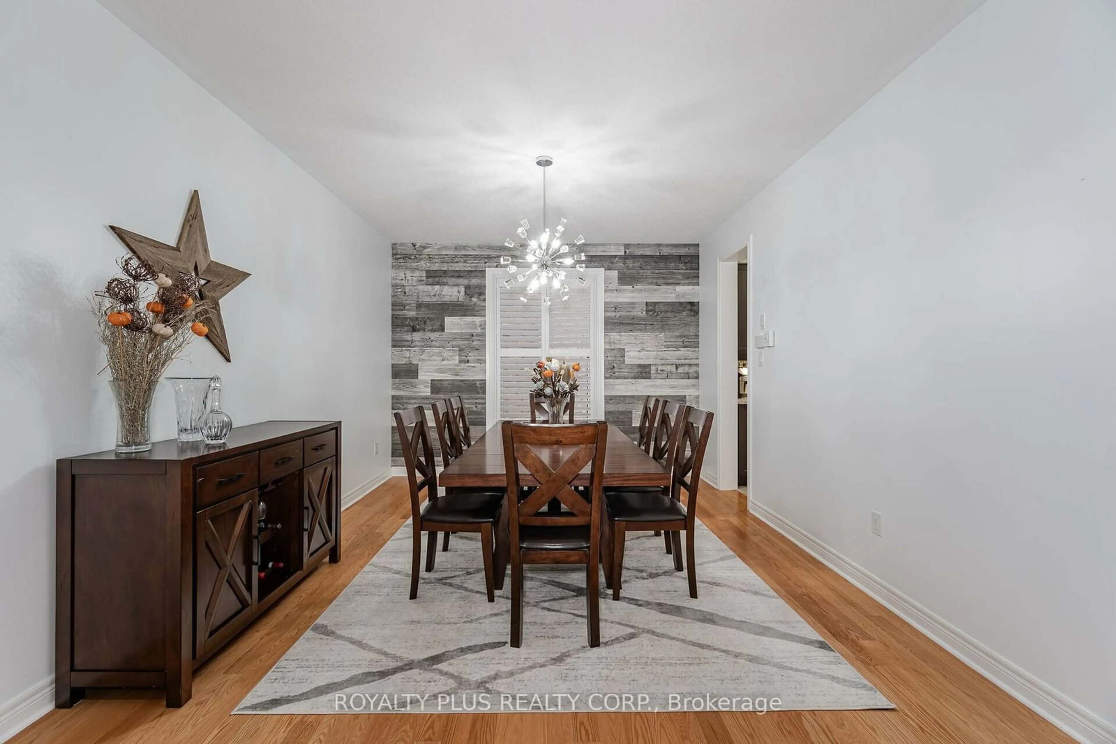 Dining room, wood floors, cottage for 25 McCandless Crt, Caledon Ontario L7C 3R6