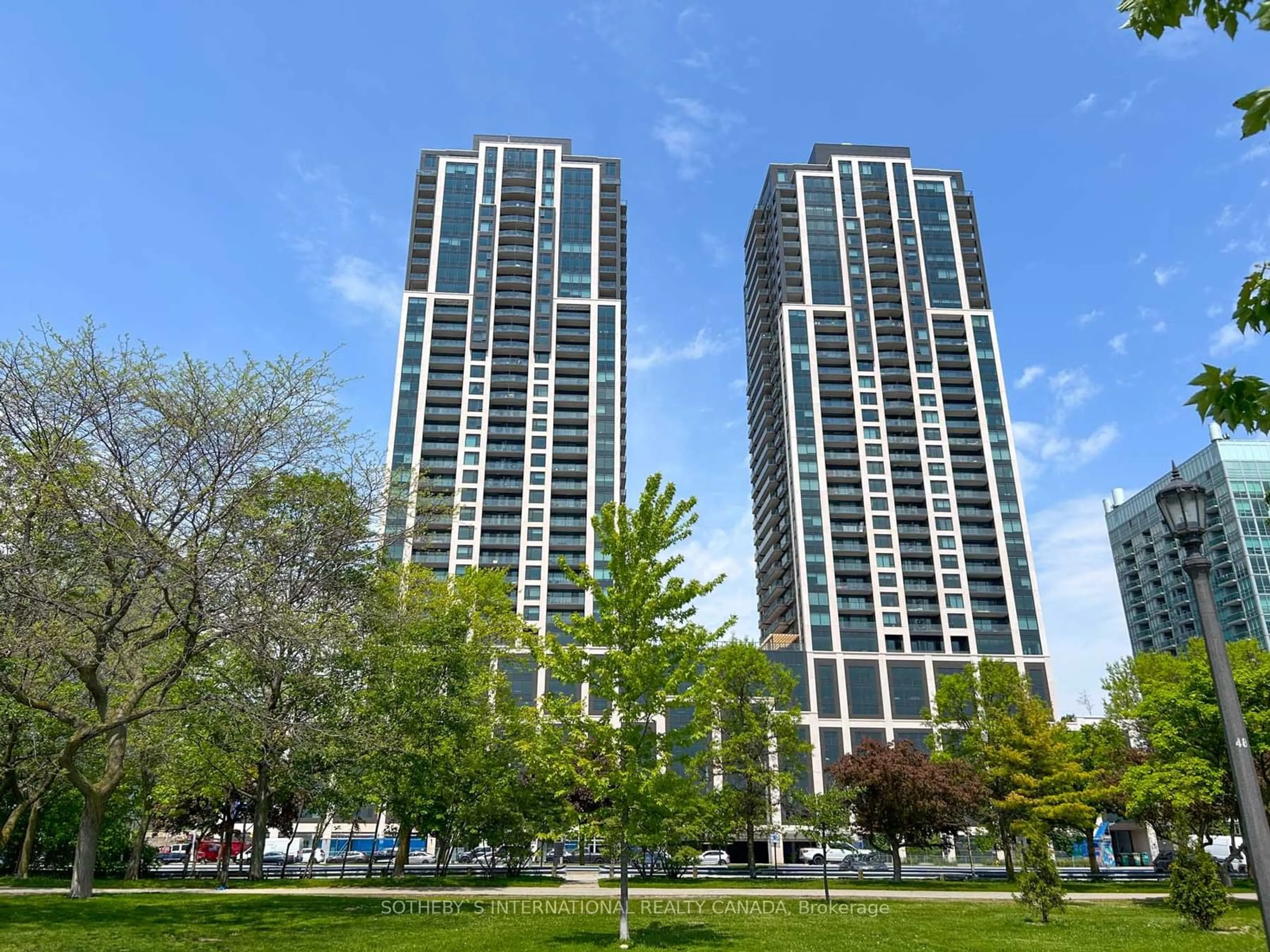 A pic from exterior of the house or condo, the view of city buildings for 1926 Lake Shore Blvd #2010E, Toronto Ontario M6S 1A1