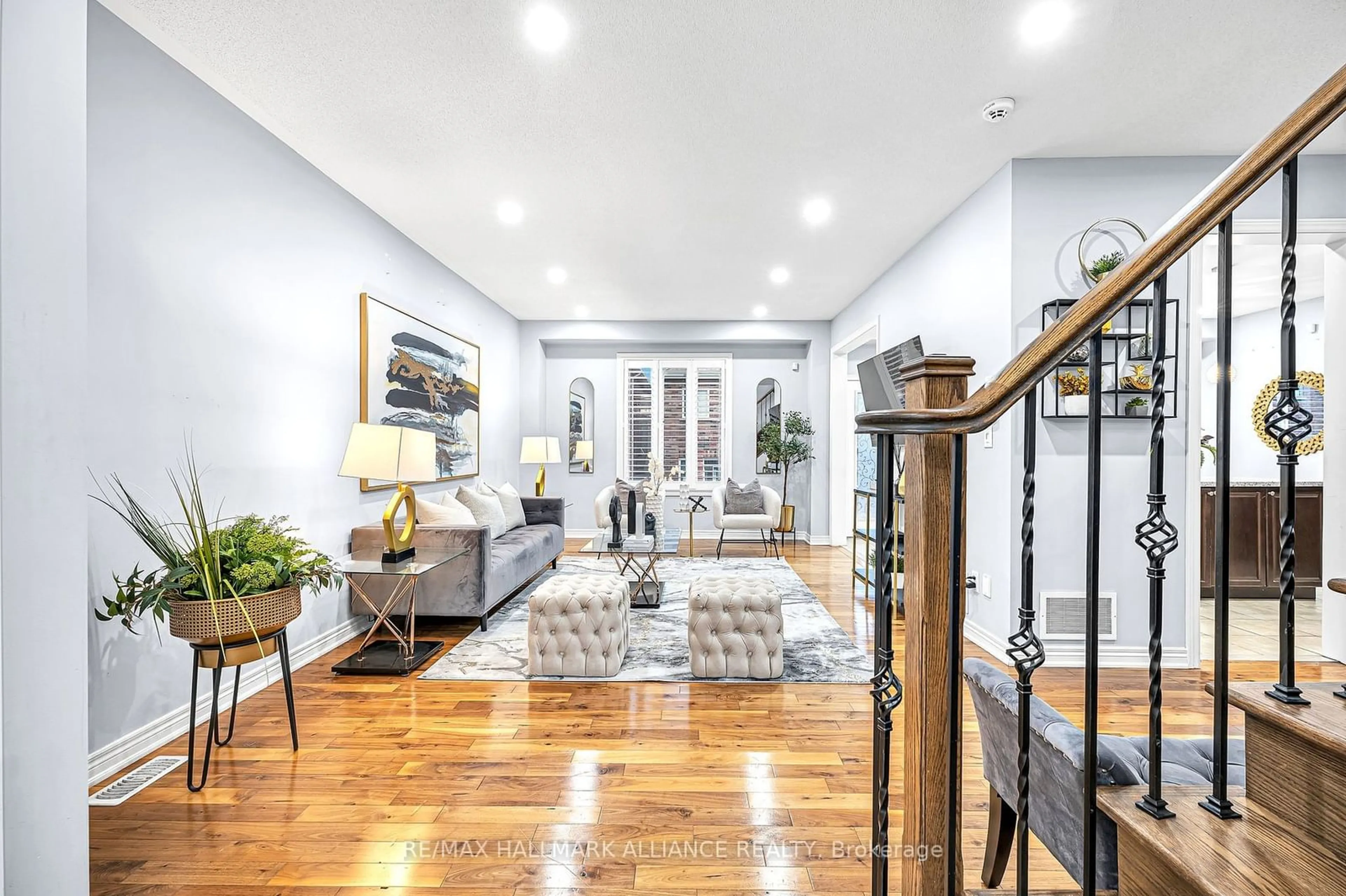 Indoor entryway, wood floors for 4716 Doug Wright Dr, Burlington Ontario L7M 0K2