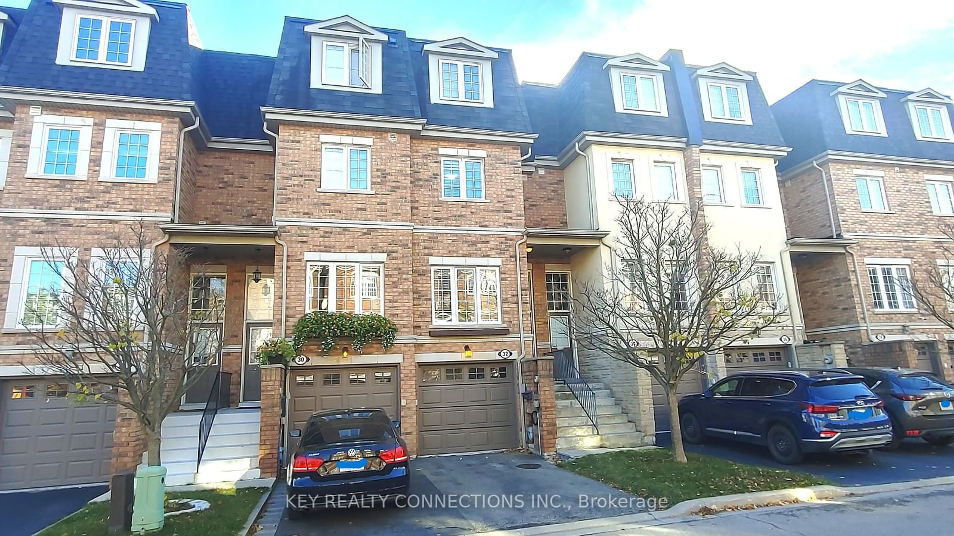 A pic from exterior of the house or condo, the street view for 435 Hensall Circ #32, Mississauga Ontario L5A 4P1