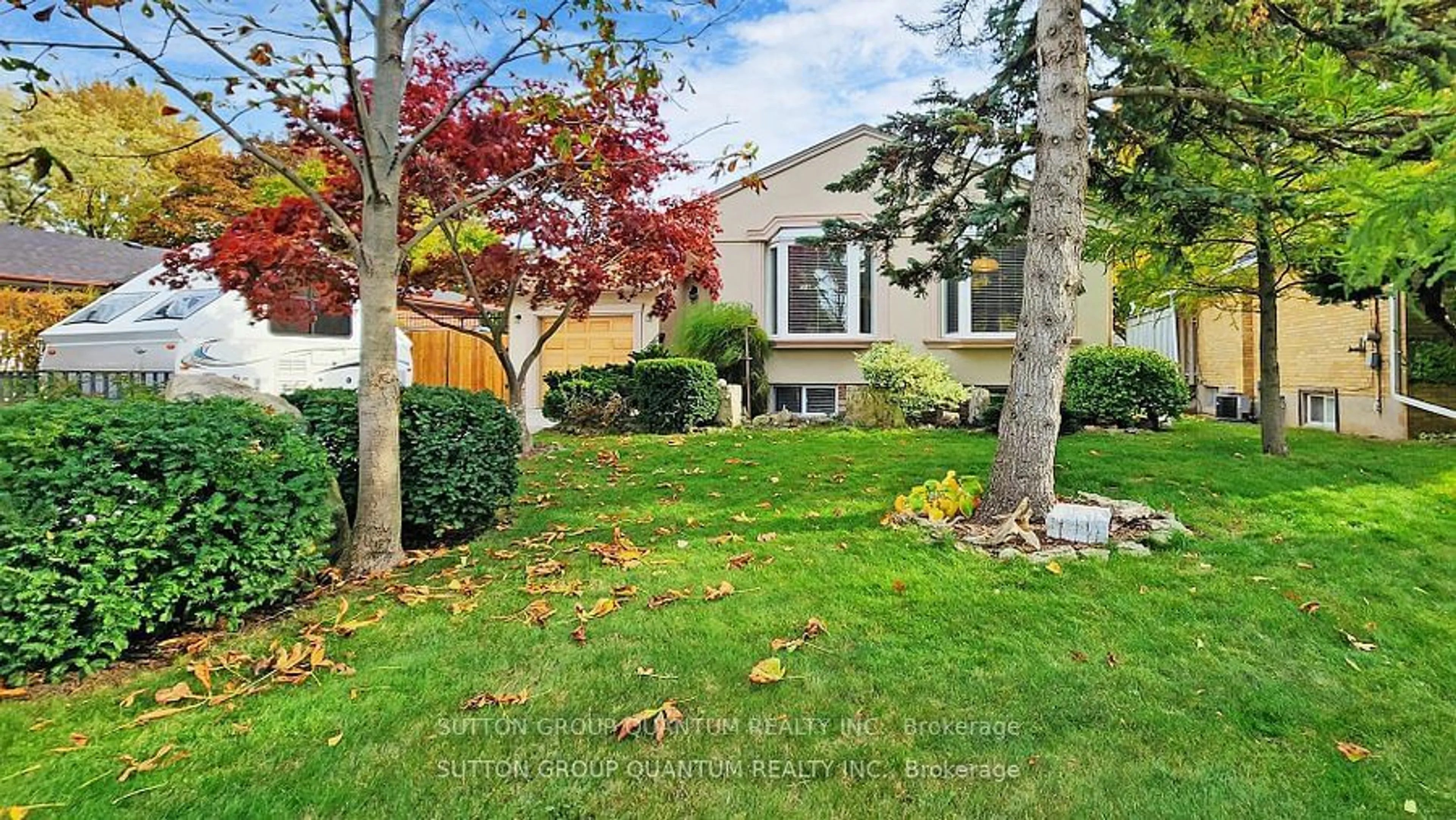 A pic from exterior of the house or condo, the fenced backyard for 1842 Christopher Rd, Mississauga Ontario L5J 2K8