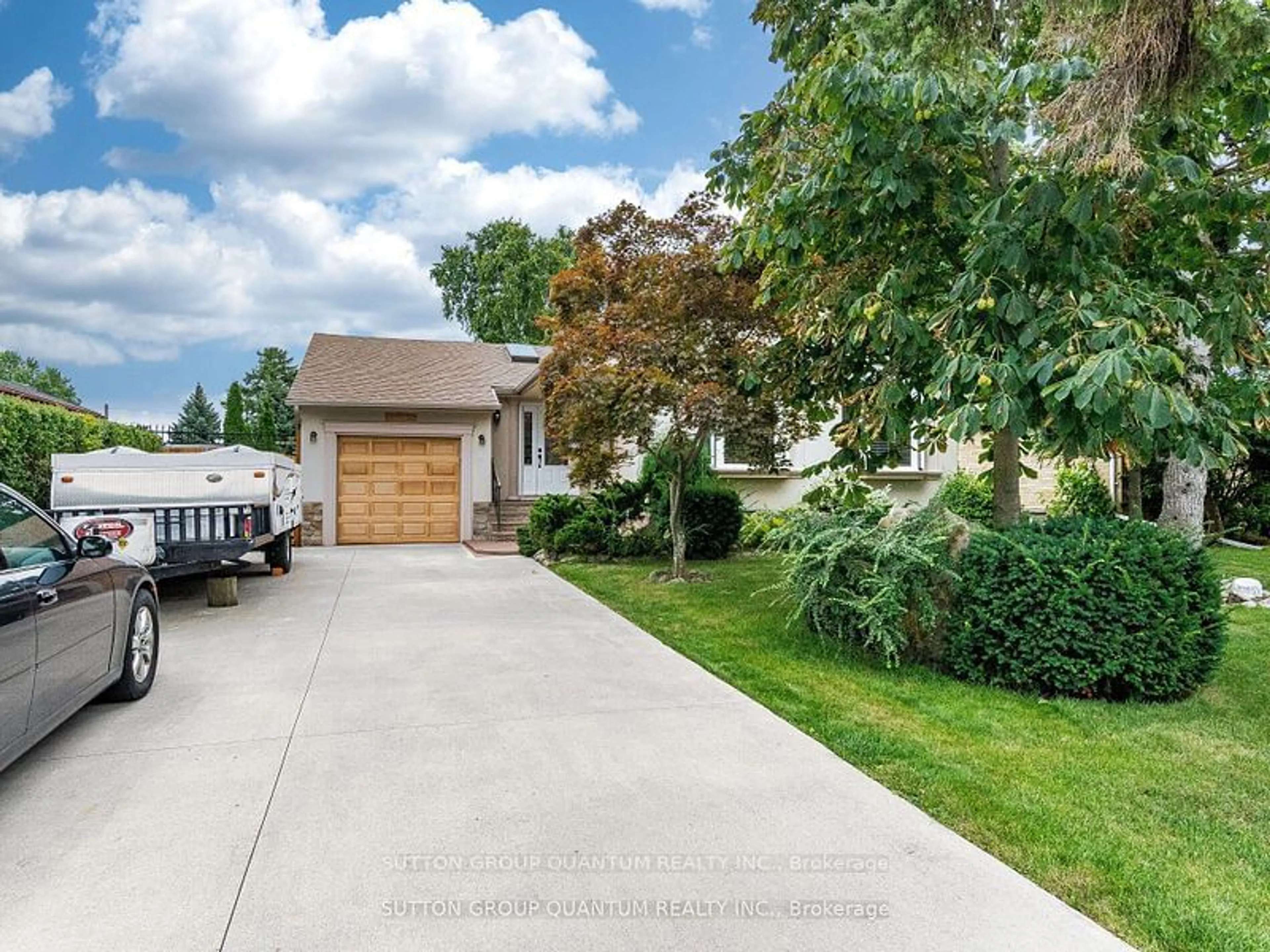 Frontside or backside of a home, the street view for 1842 Christopher Rd, Mississauga Ontario L5J 2K8