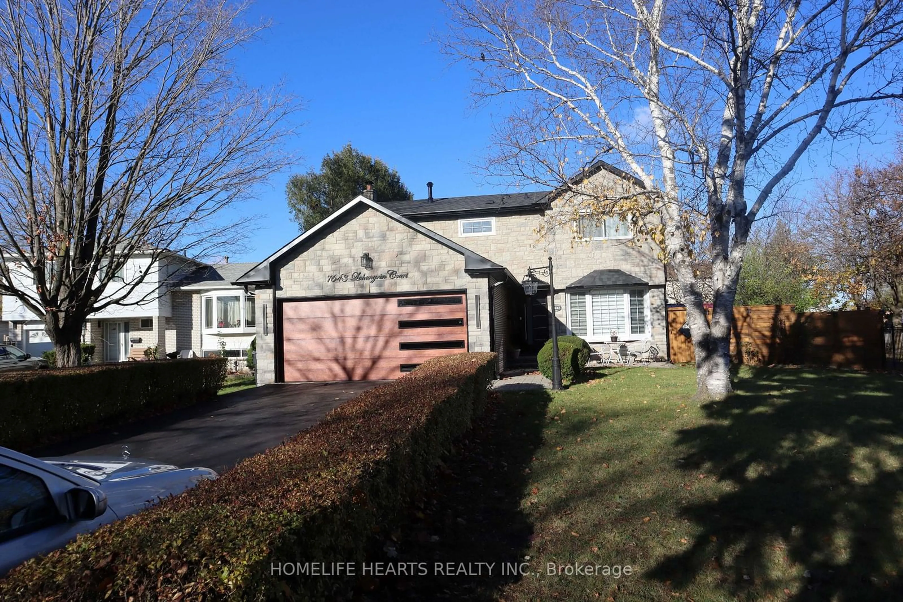 Frontside or backside of a home, the street view for 7643 Lohengrin Crt, Mississauga Ontario L4T 3J1