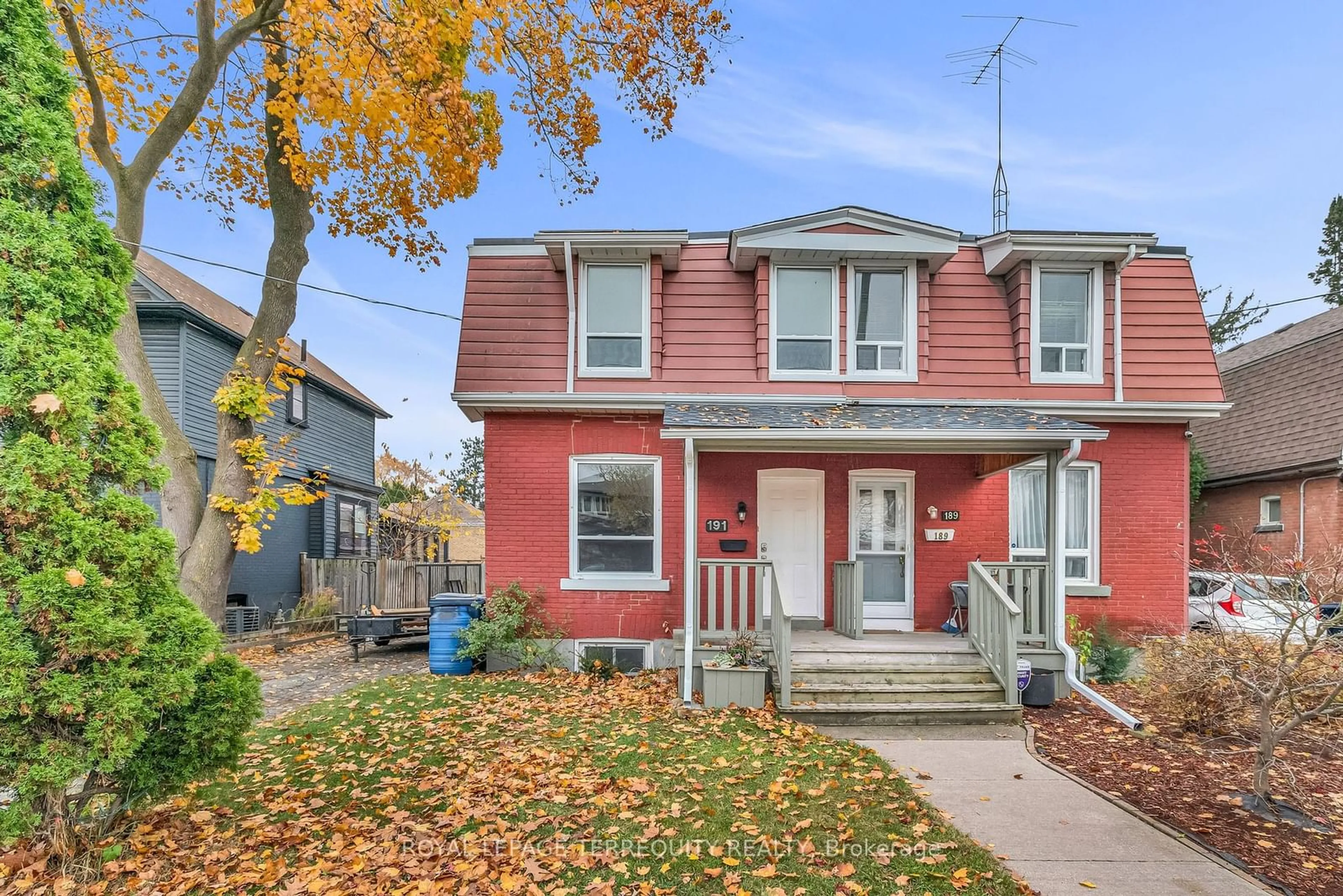 A pic from exterior of the house or condo, the street view for 191 John St, Toronto Ontario M5T 1X3