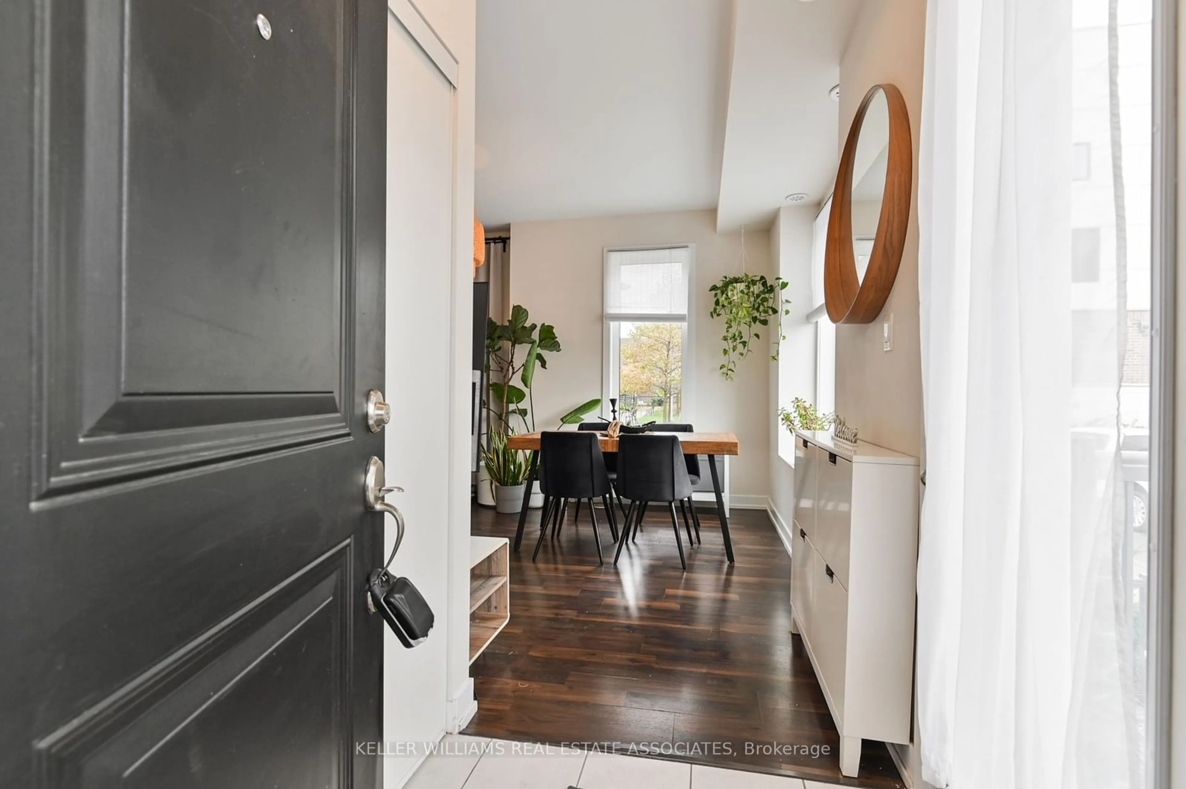 Indoor entryway, wood floors for 10 Drummond St #515, Toronto Ontario M8V 1Y8