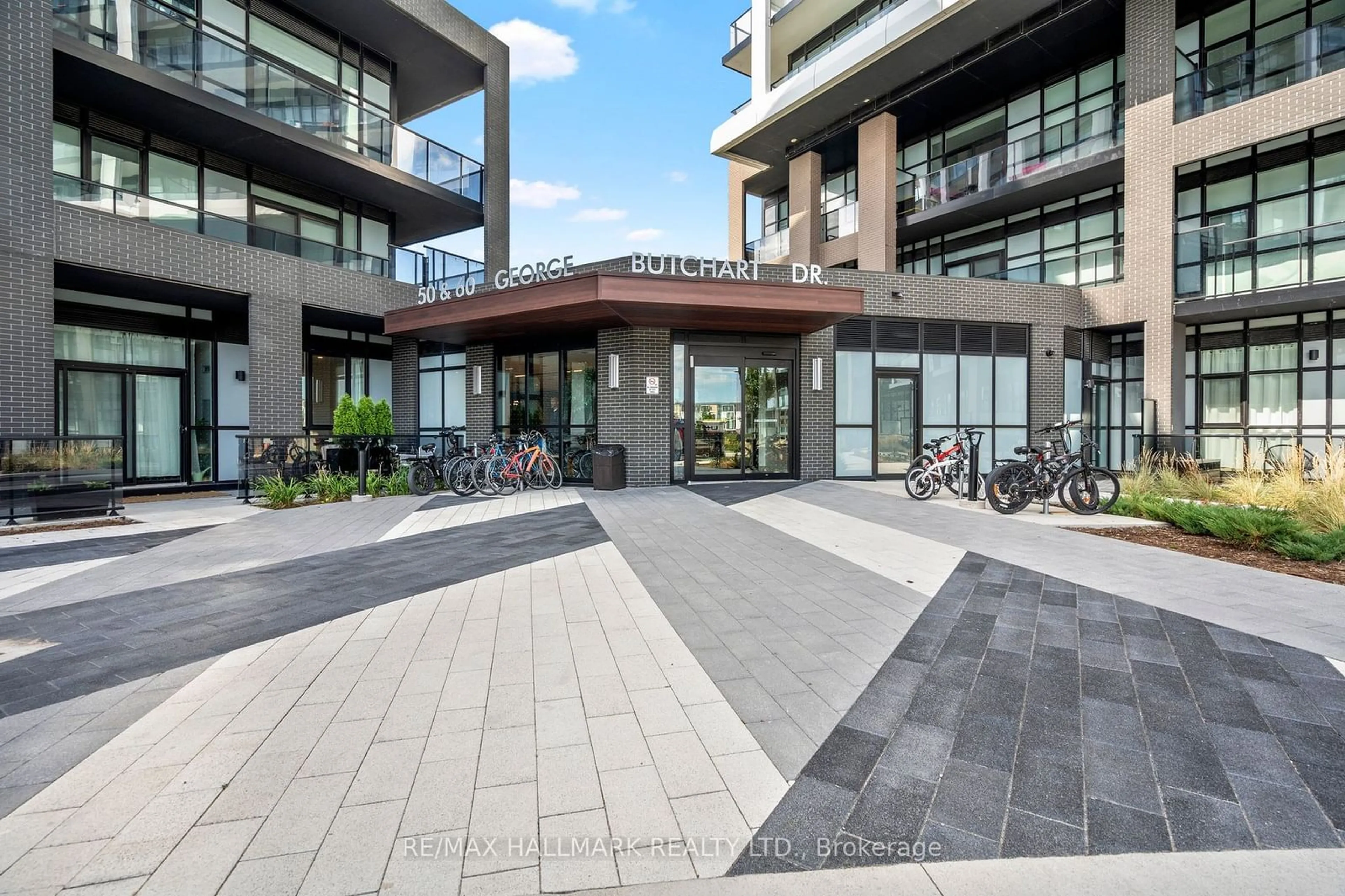 Patio, the street view for 50 George Butchart Dr #118, Toronto Ontario M3K 0C9