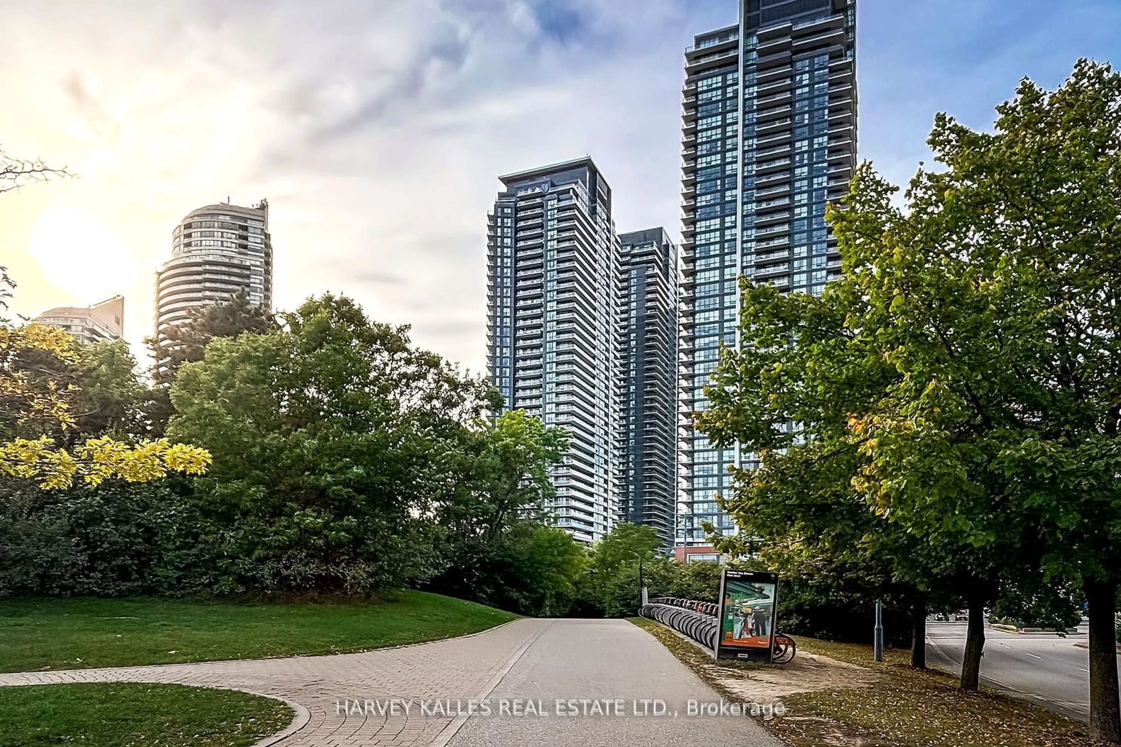 A pic from exterior of the house or condo, the view of city buildings for 2212 Lakeshore Blvd #909, Toronto Ontario M8V 0C2