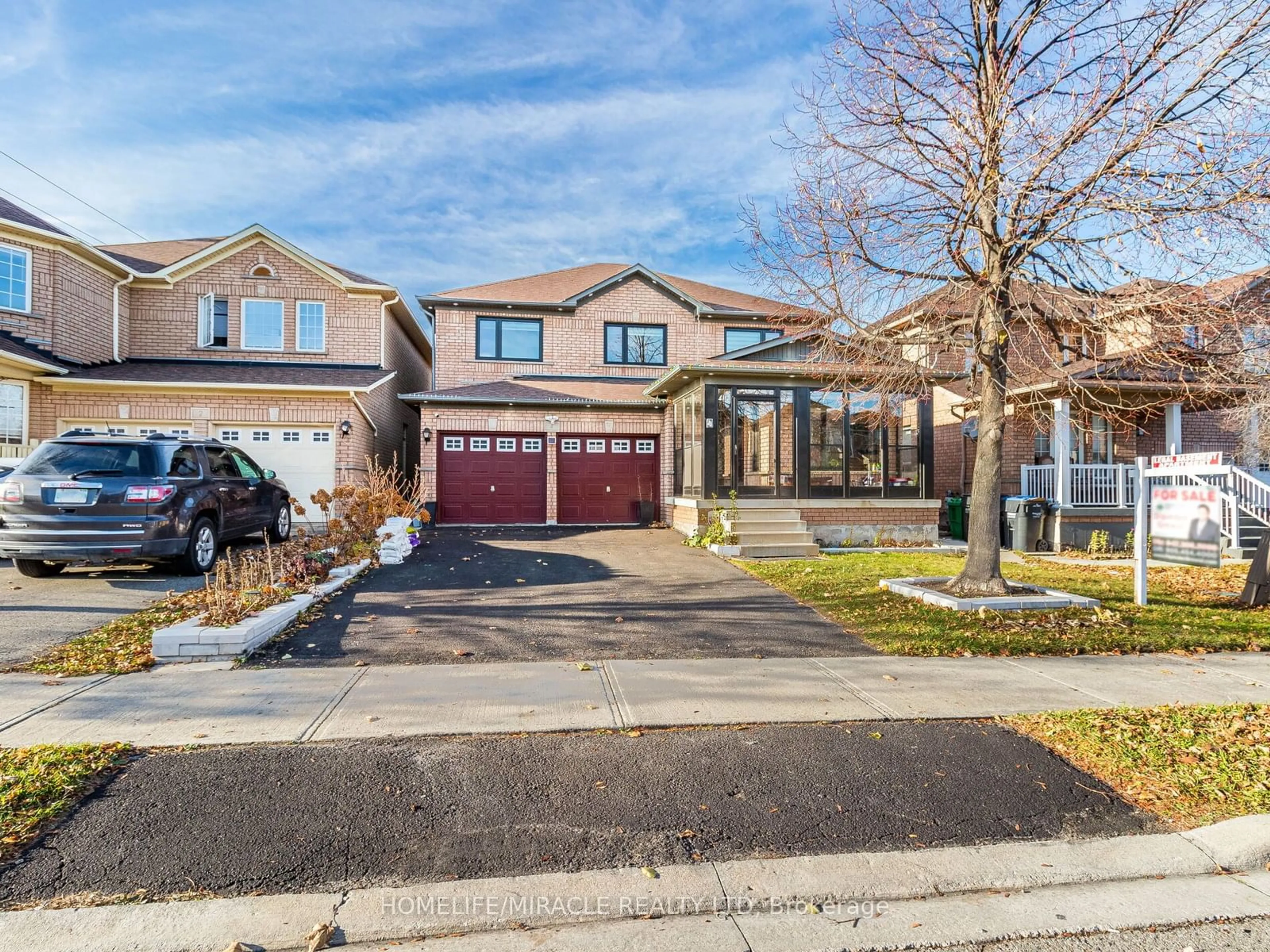 Frontside or backside of a home, the street view for 4 Fairhill Ave, Brampton Ontario L7A 2A9