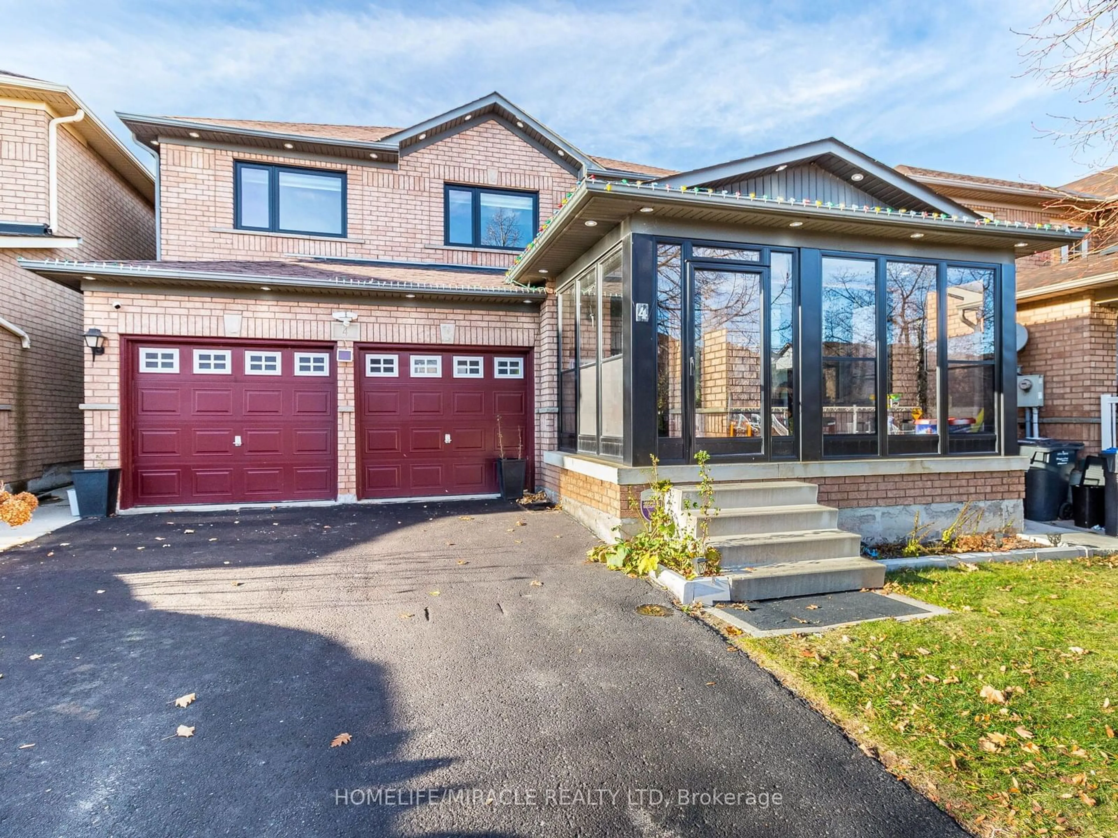 Frontside or backside of a home for 4 Fairhill Ave, Brampton Ontario L7A 2A9