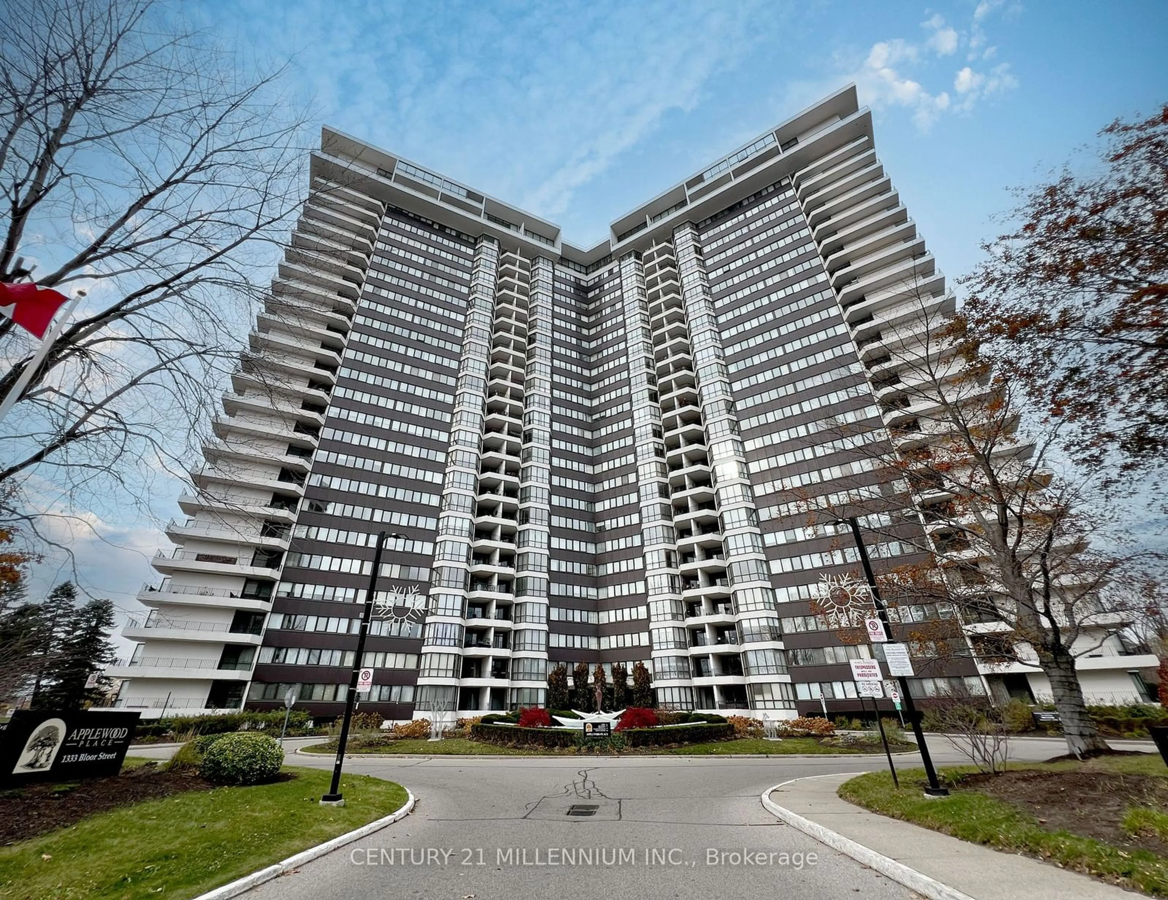 A pic from exterior of the house or condo, the front or back of building for 1333 Bloor St #506, Mississauga Ontario L4Y 3T6