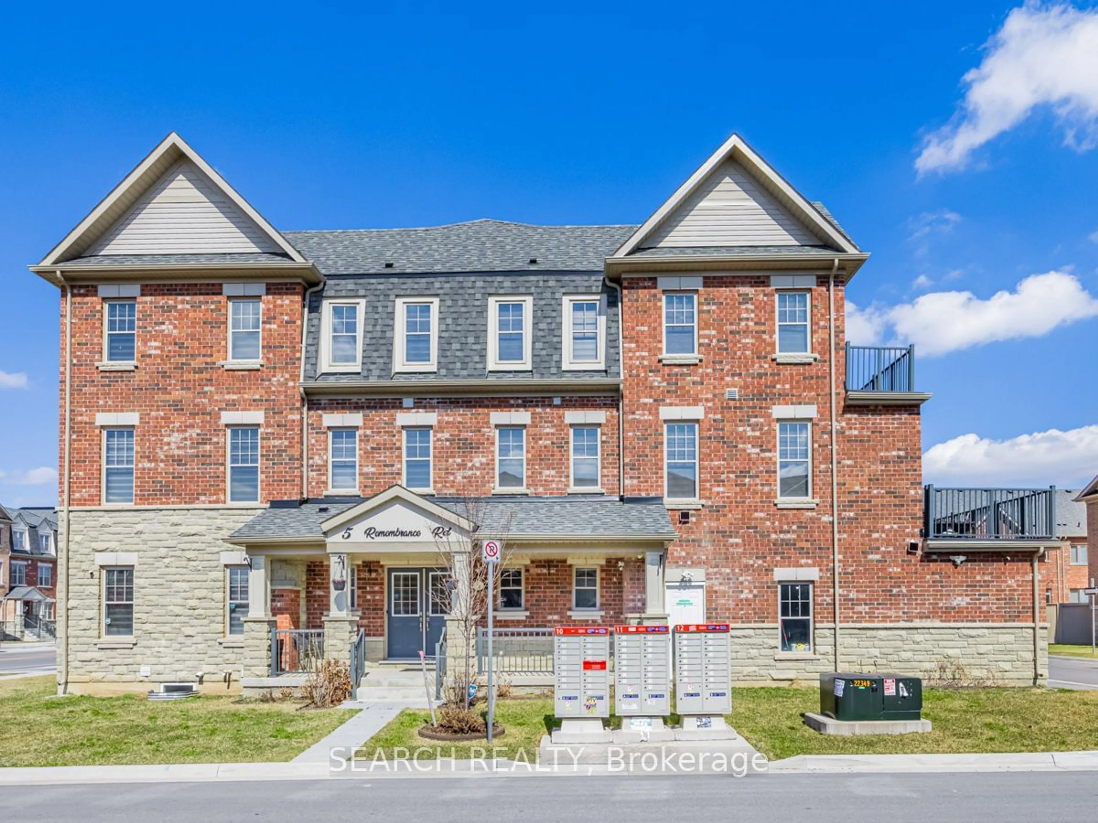 A pic from exterior of the house or condo, the front or back of building for 5 Remembrance Rd, Brampton Ontario L7A 0A7