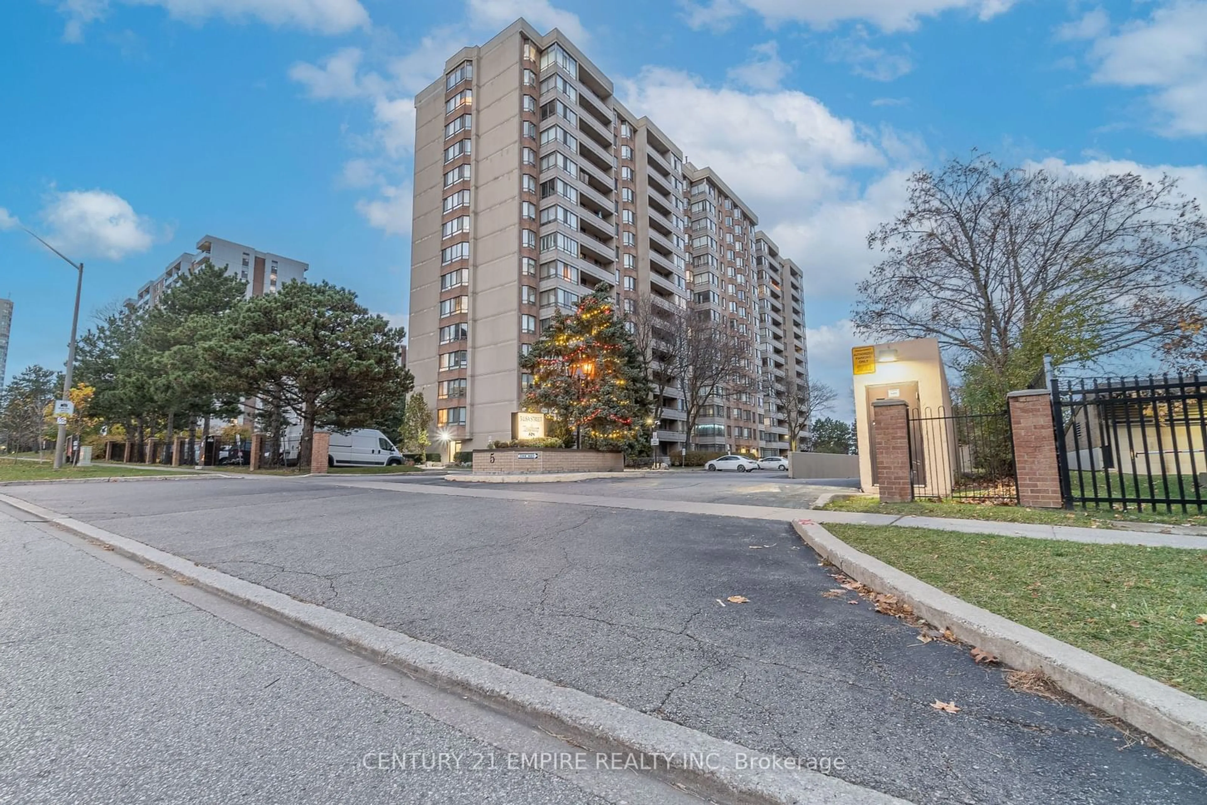 A pic from exterior of the house or condo, the street view for 5 Lisa St #1203, Brampton Ontario L6T 4T4