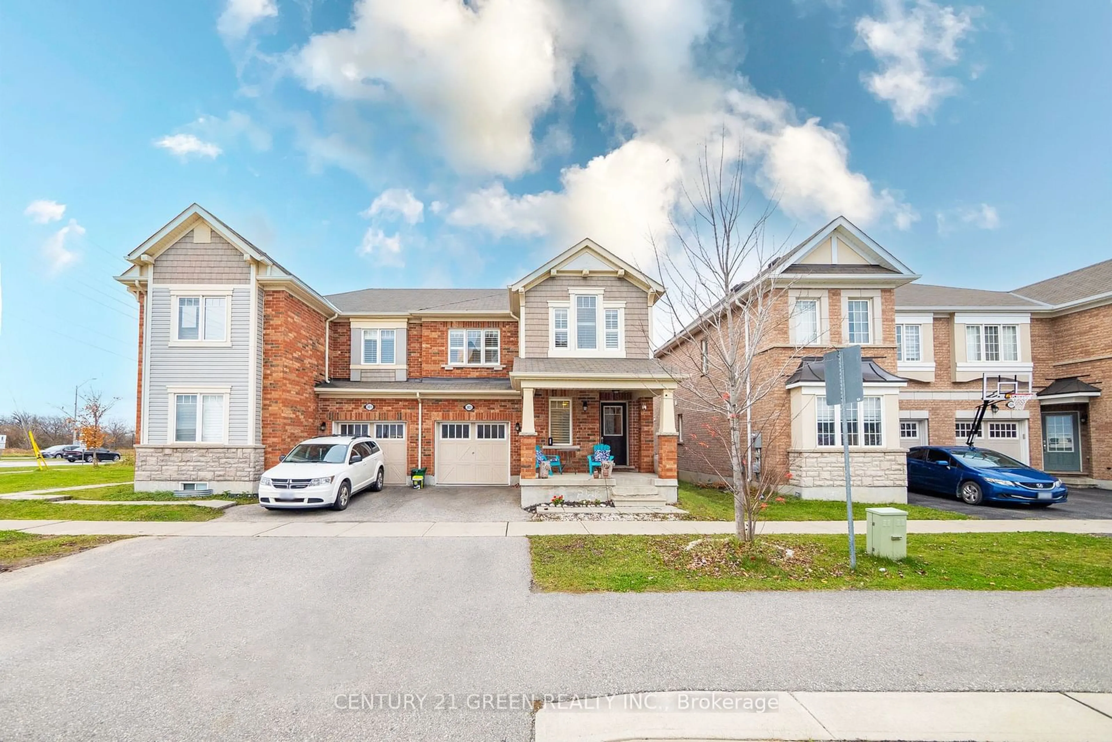 A pic from exterior of the house or condo, the street view for 303 Yates Dr, Milton Ontario L9T 2W3