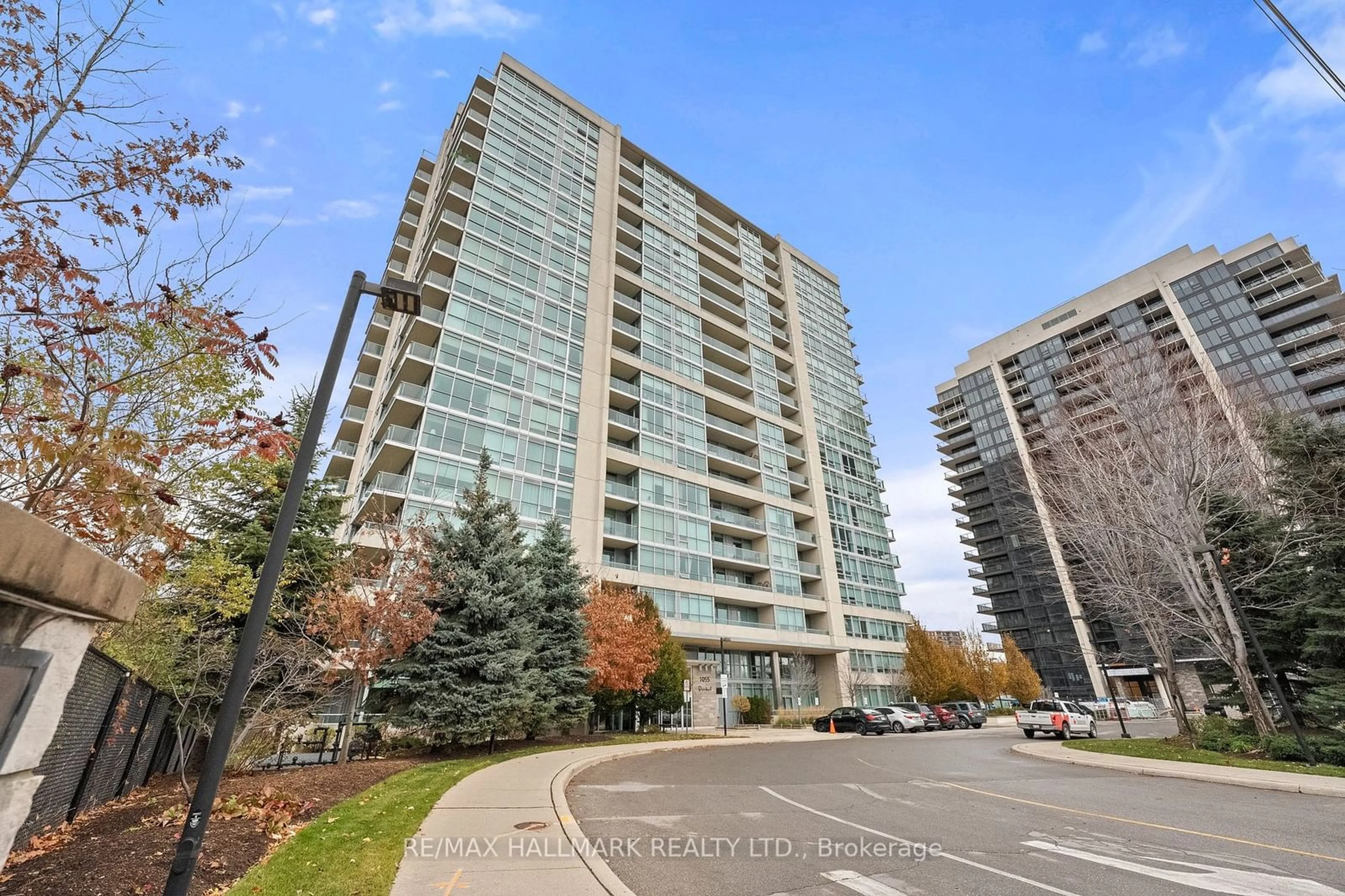 A pic from exterior of the house or condo, the front or back of building for 1055 Southdown Rd #1209, Mississauga Ontario L5J 0A3