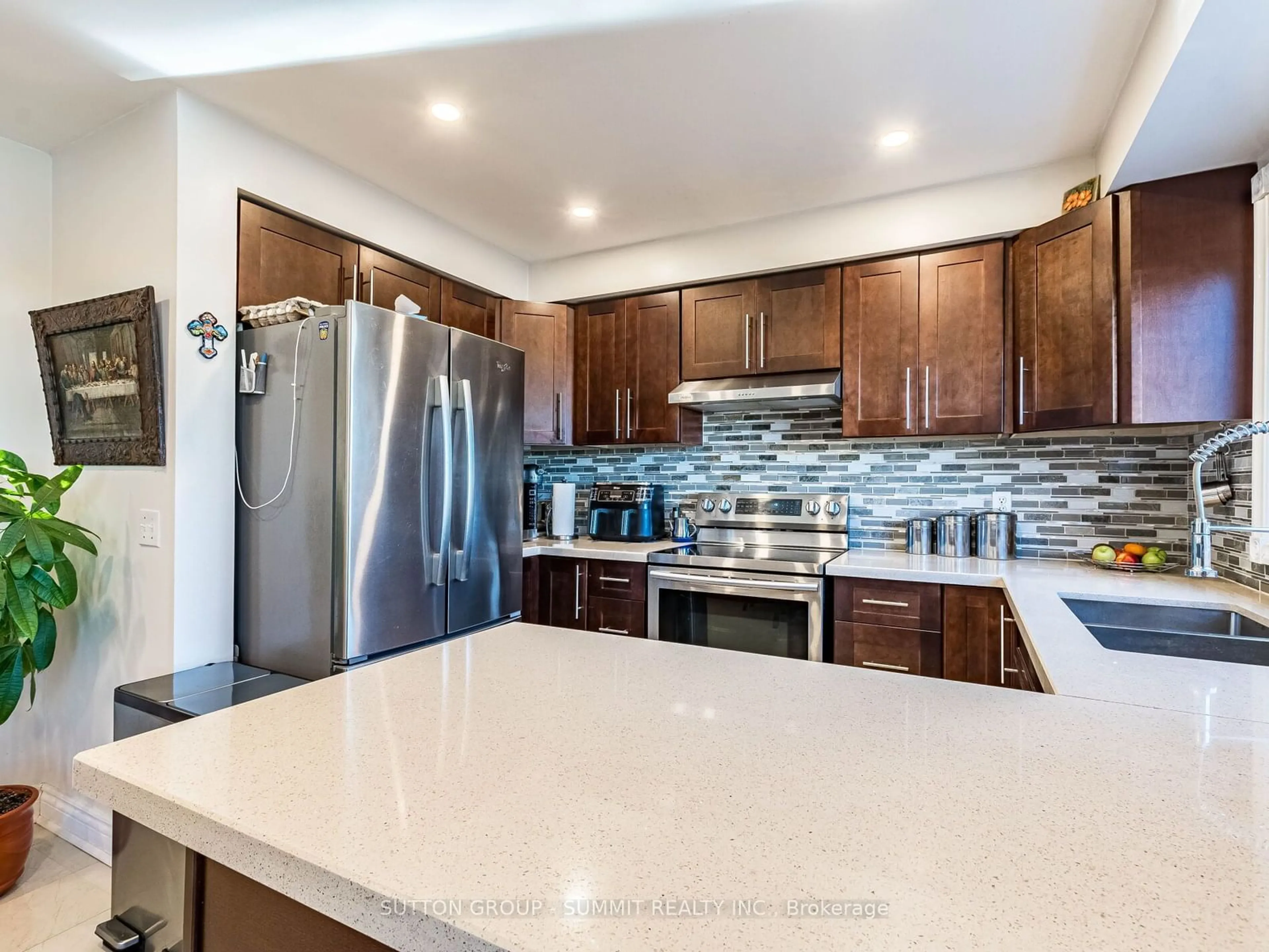 Open concept kitchen for 2 Sir Lou Dr #20, Brampton Ontario L6Y 5A8