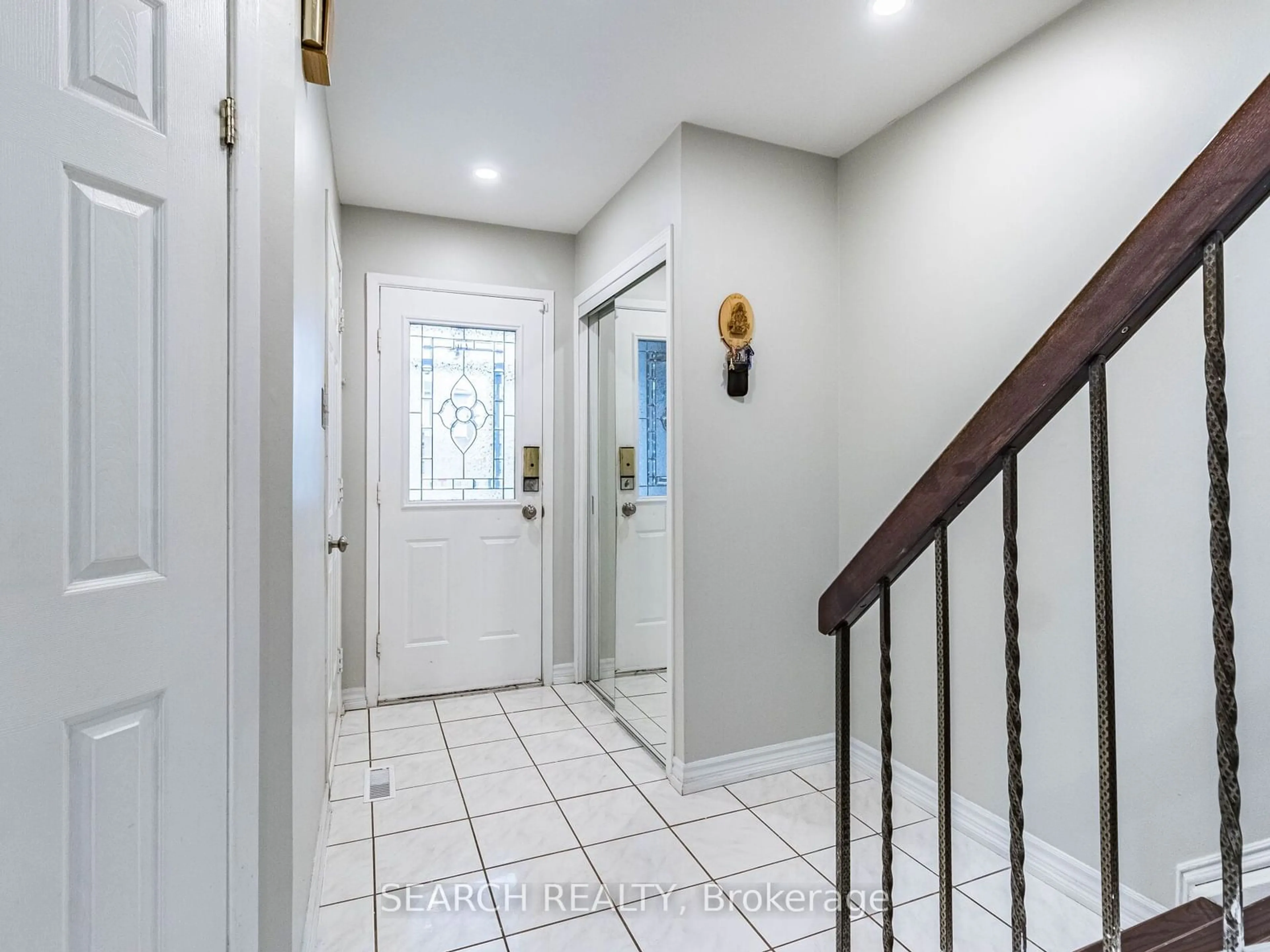 Indoor entryway, wood floors for 194 Simmons Blvd, Brampton Ontario L6V 3W4