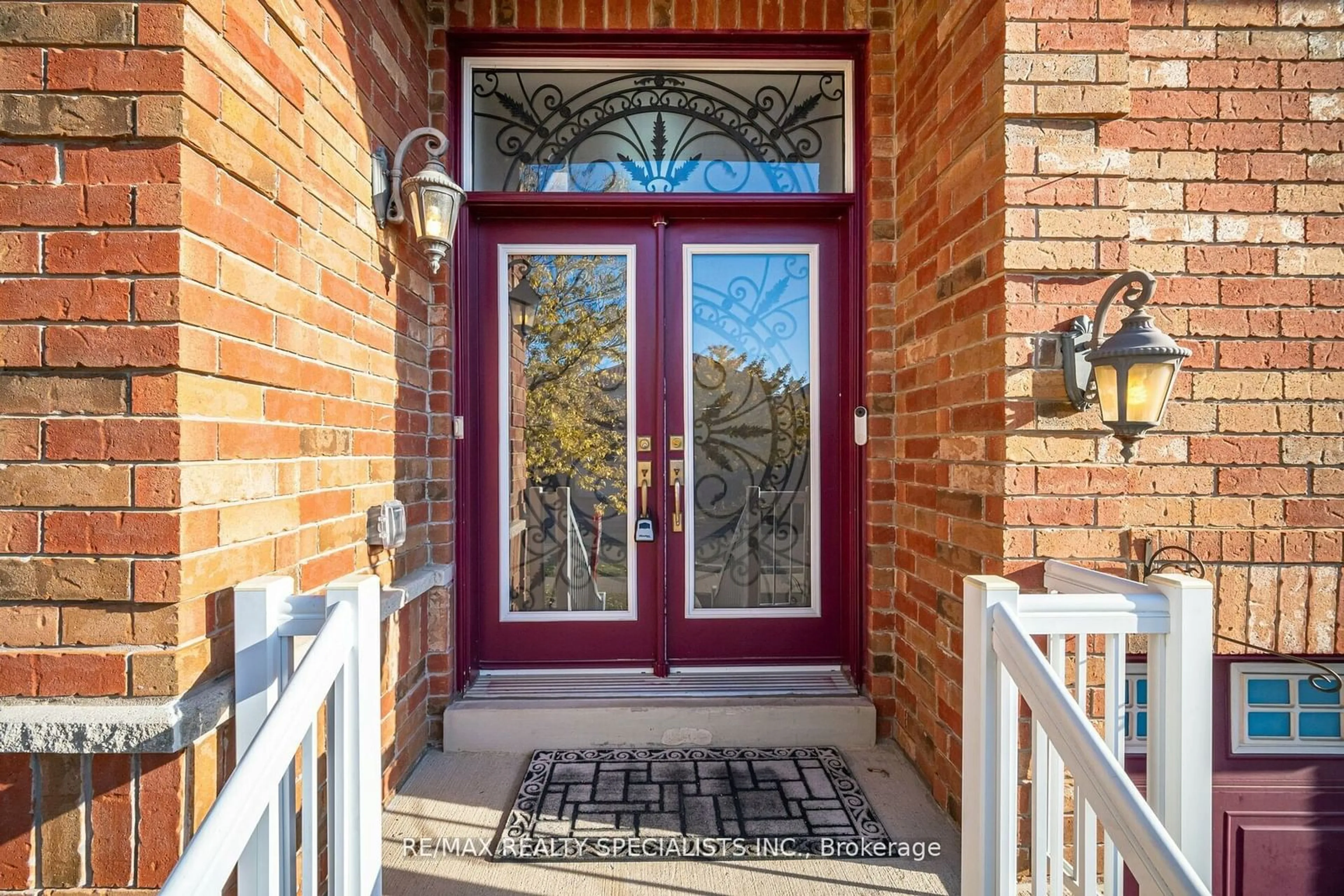 Indoor entryway, wood floors for 36 Dunvegan Cres, Brampton Ontario L7A 2Y2