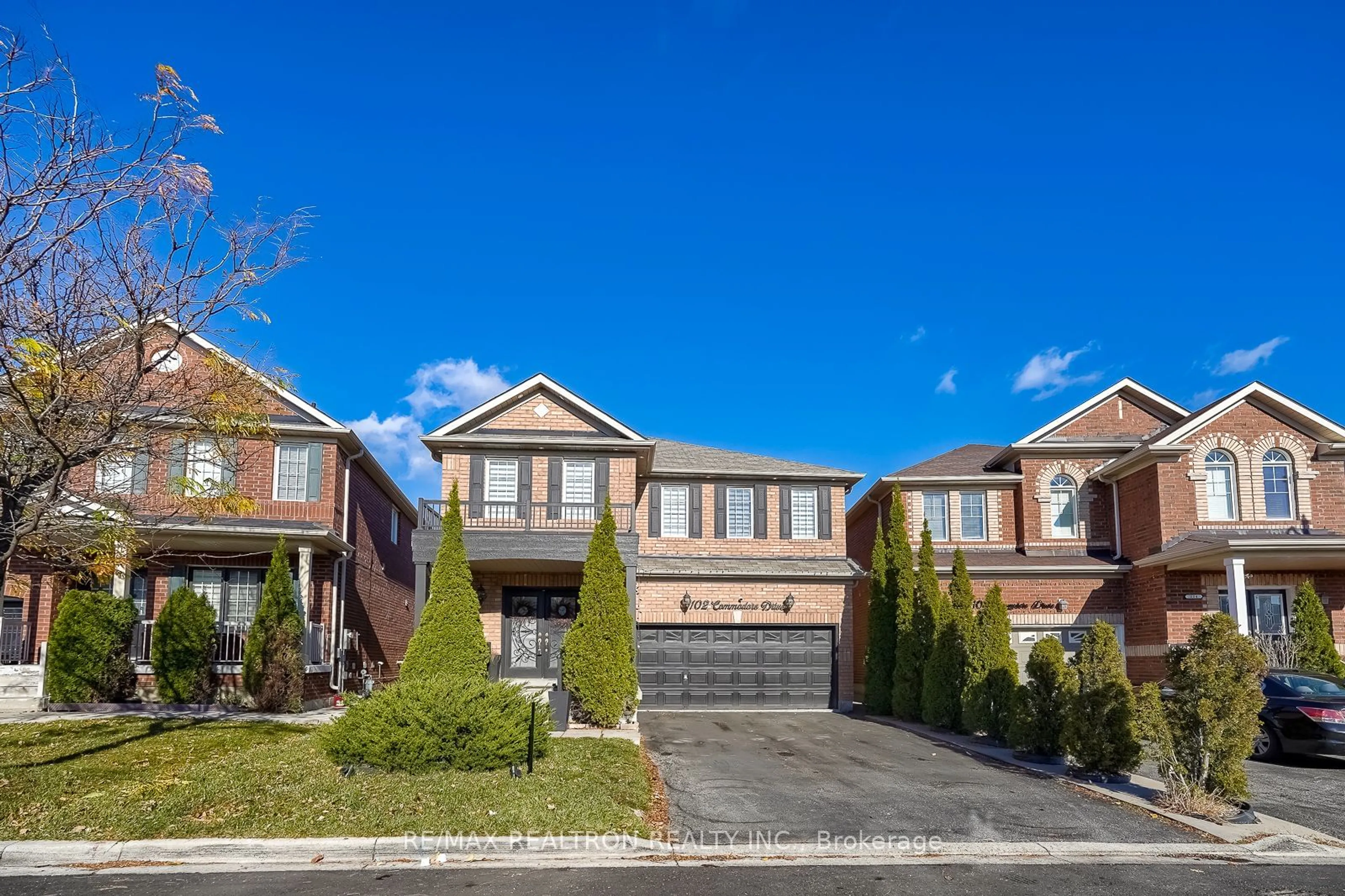 A pic from exterior of the house or condo, the street view for 102 Commodore Dr, Brampton Ontario L6X 0T4