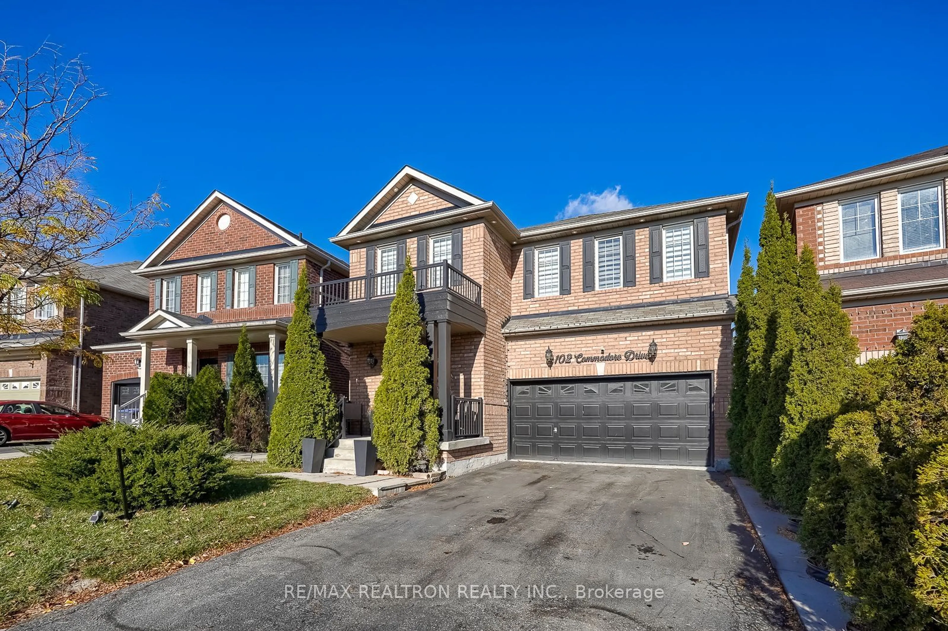 Home with brick exterior material for 102 Commodore Dr, Brampton Ontario L6X 0T4