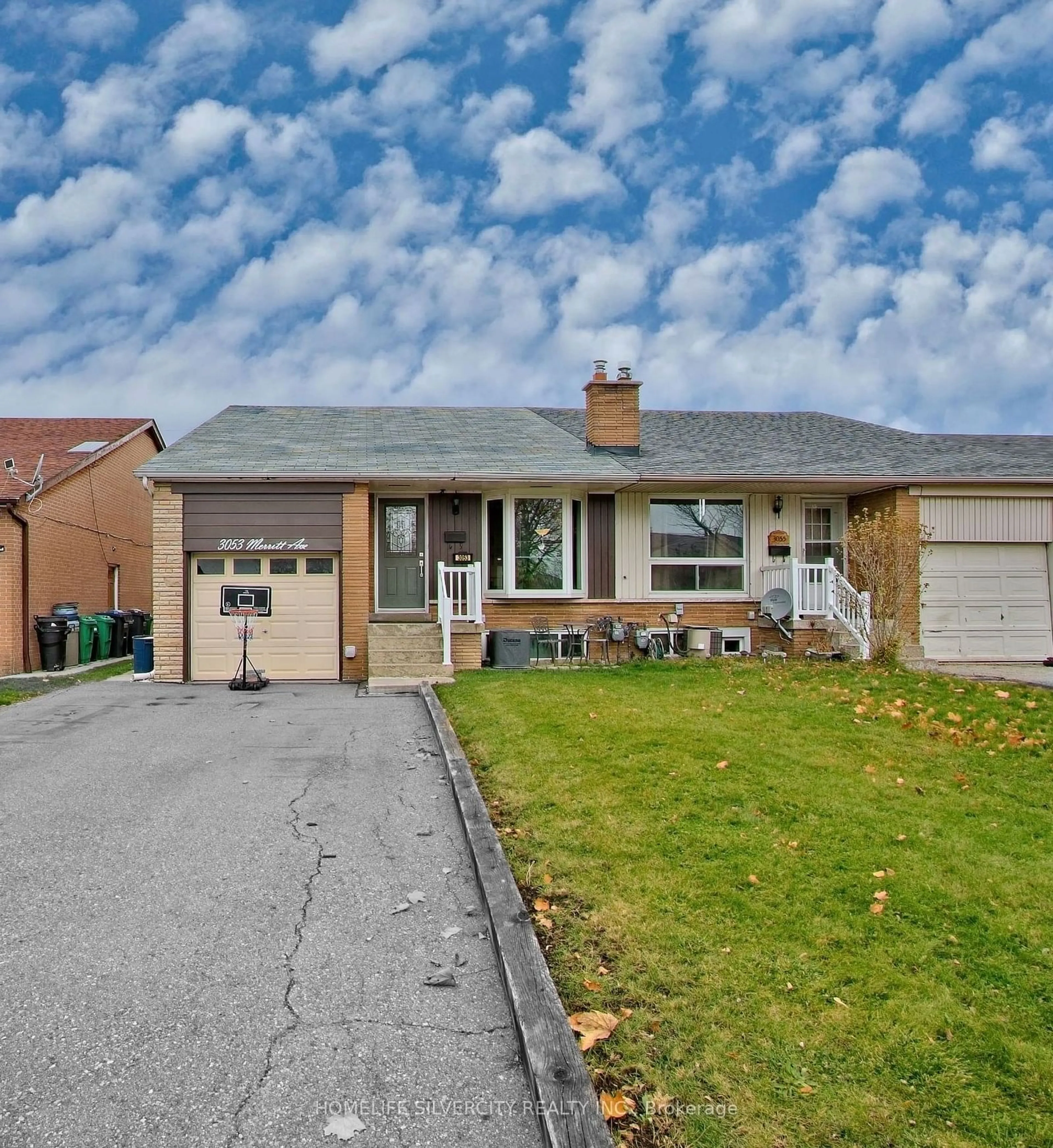 Frontside or backside of a home, cottage for 3053 Merritt Ave, Mississauga Ontario L4T 1N9