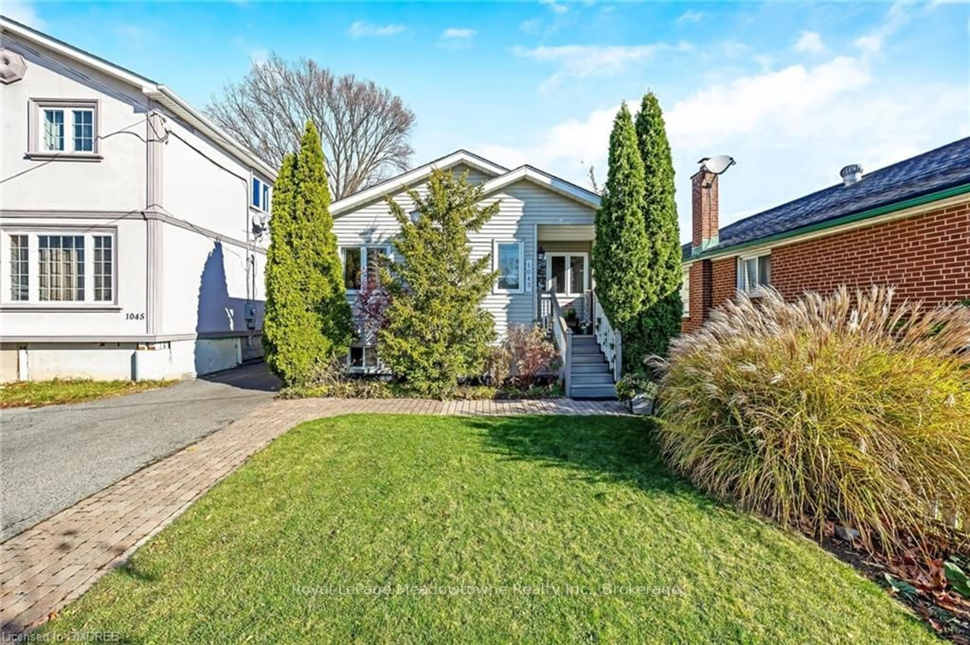 Frontside or backside of a home, the fenced backyard for 1043 CAWTHRA Rd, Mississauga Ontario L5G 4K4