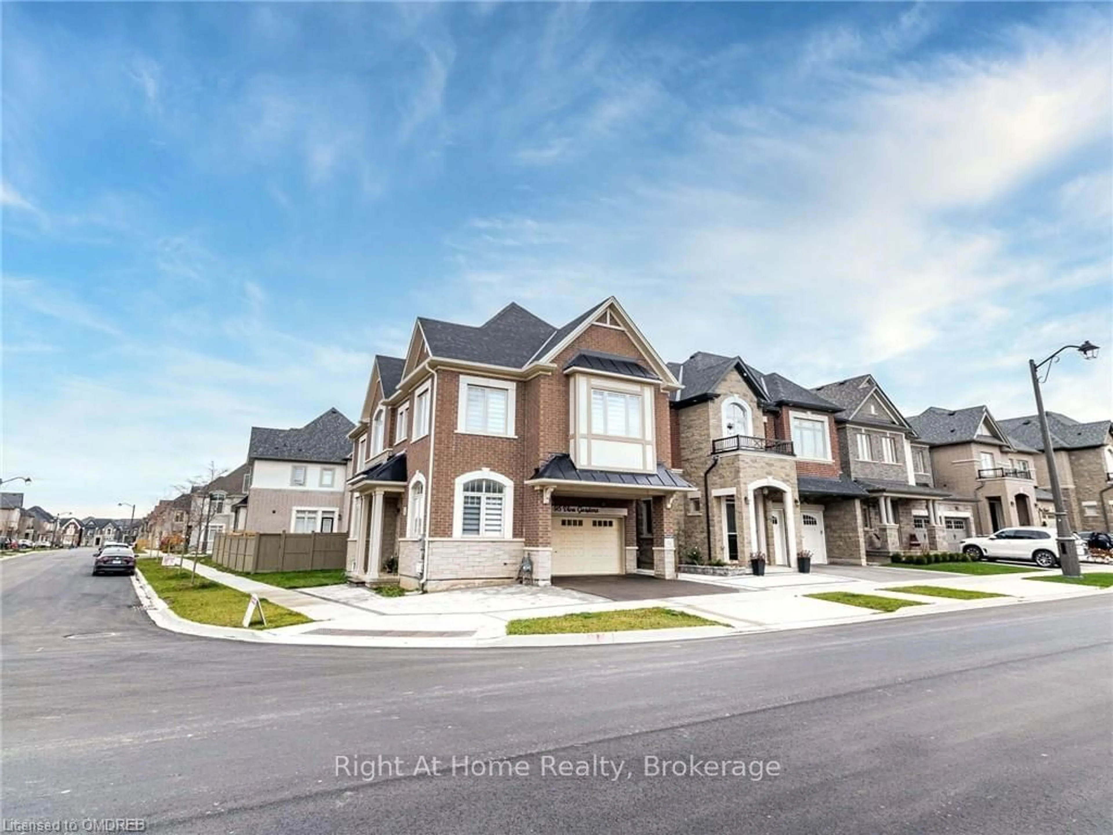 Frontside or backside of a home, the street view for 95 VIVA GARDENS Gdns, Oakville Ontario L6H 0Z2