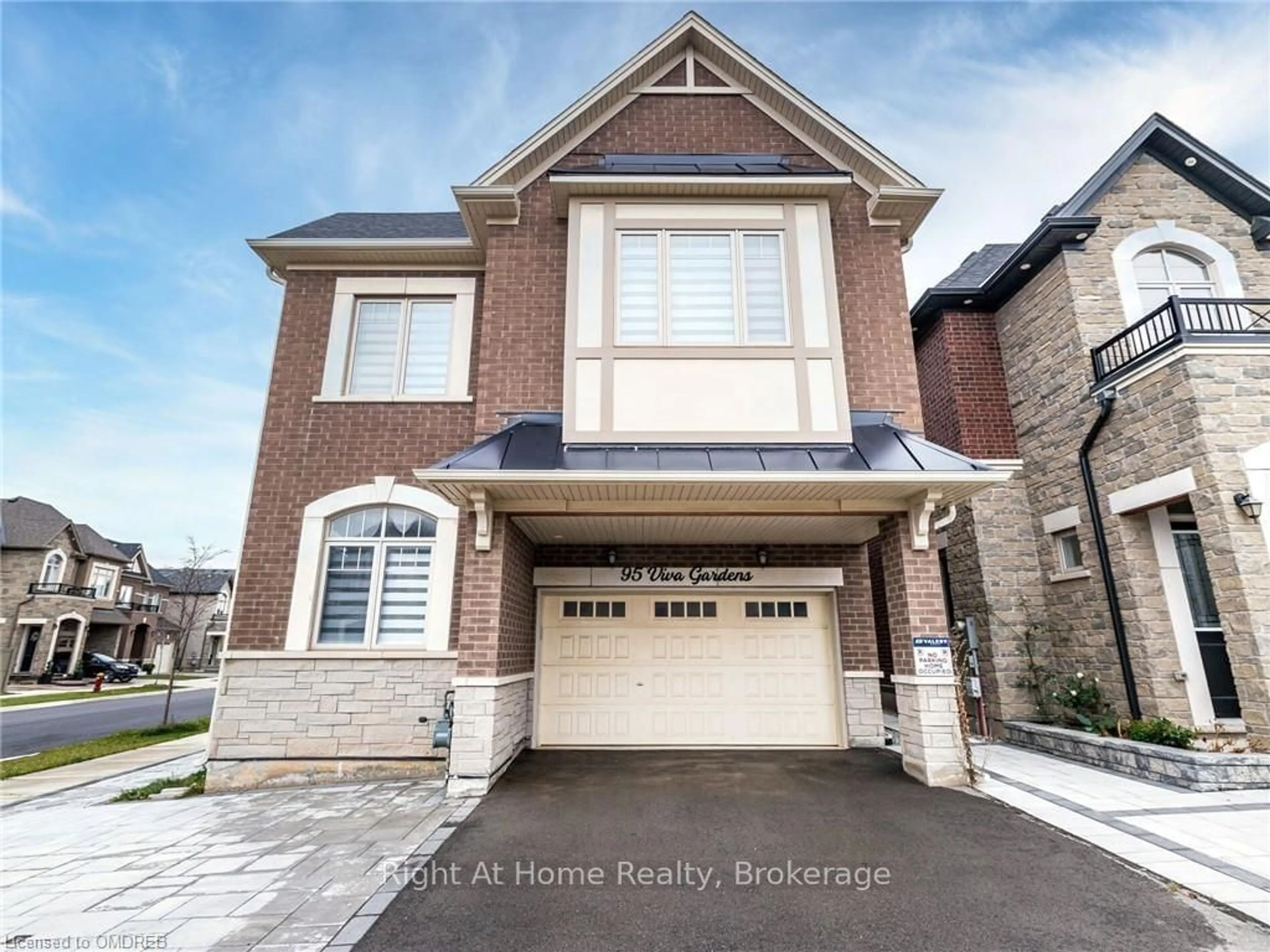 Frontside or backside of a home, the street view for 95 VIVA GARDENS Gdns, Oakville Ontario L6H 0Z2