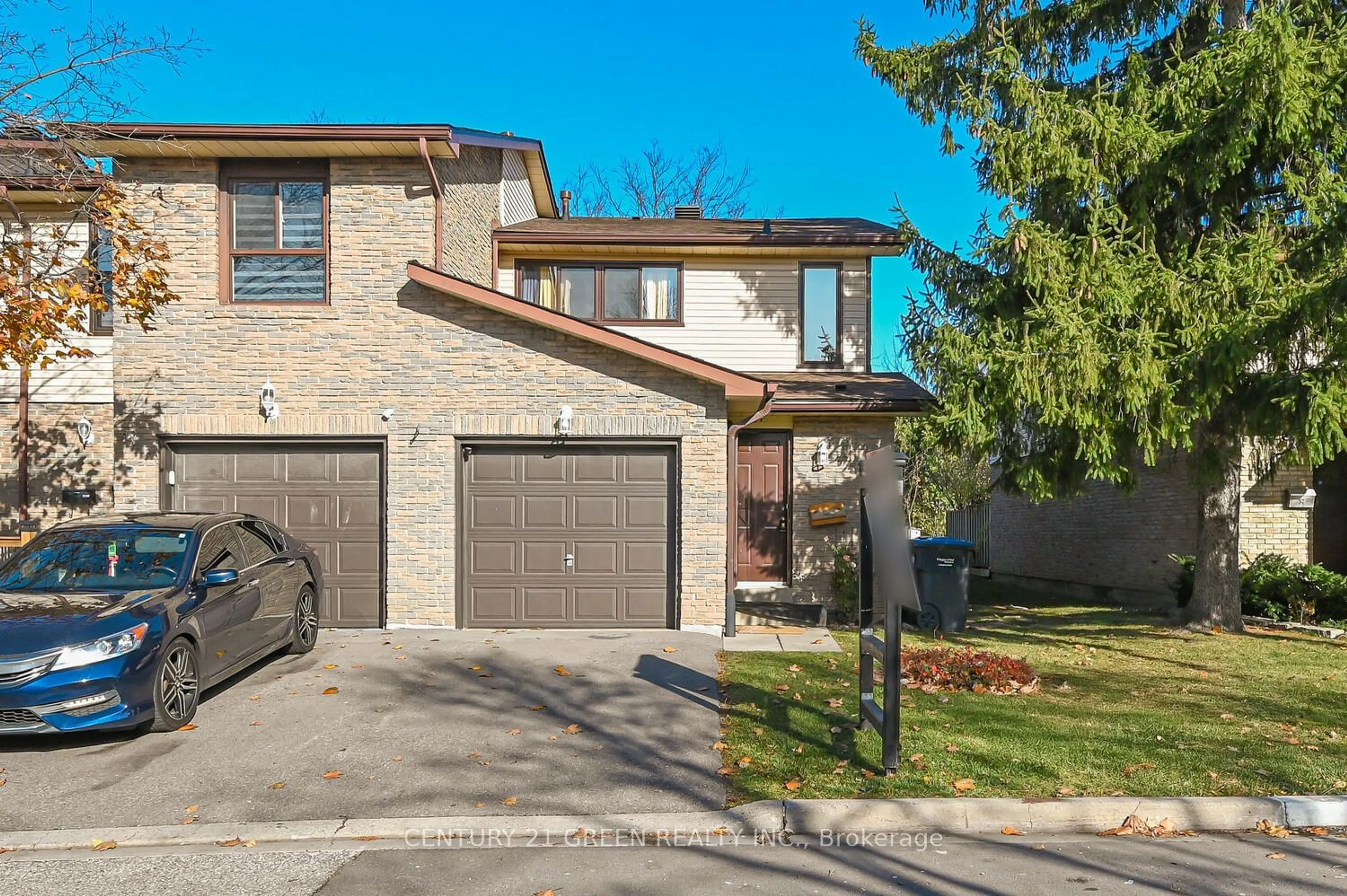 A pic from exterior of the house or condo, the street view for 97 Collins Cres #96, Brampton Ontario L6V 3N1