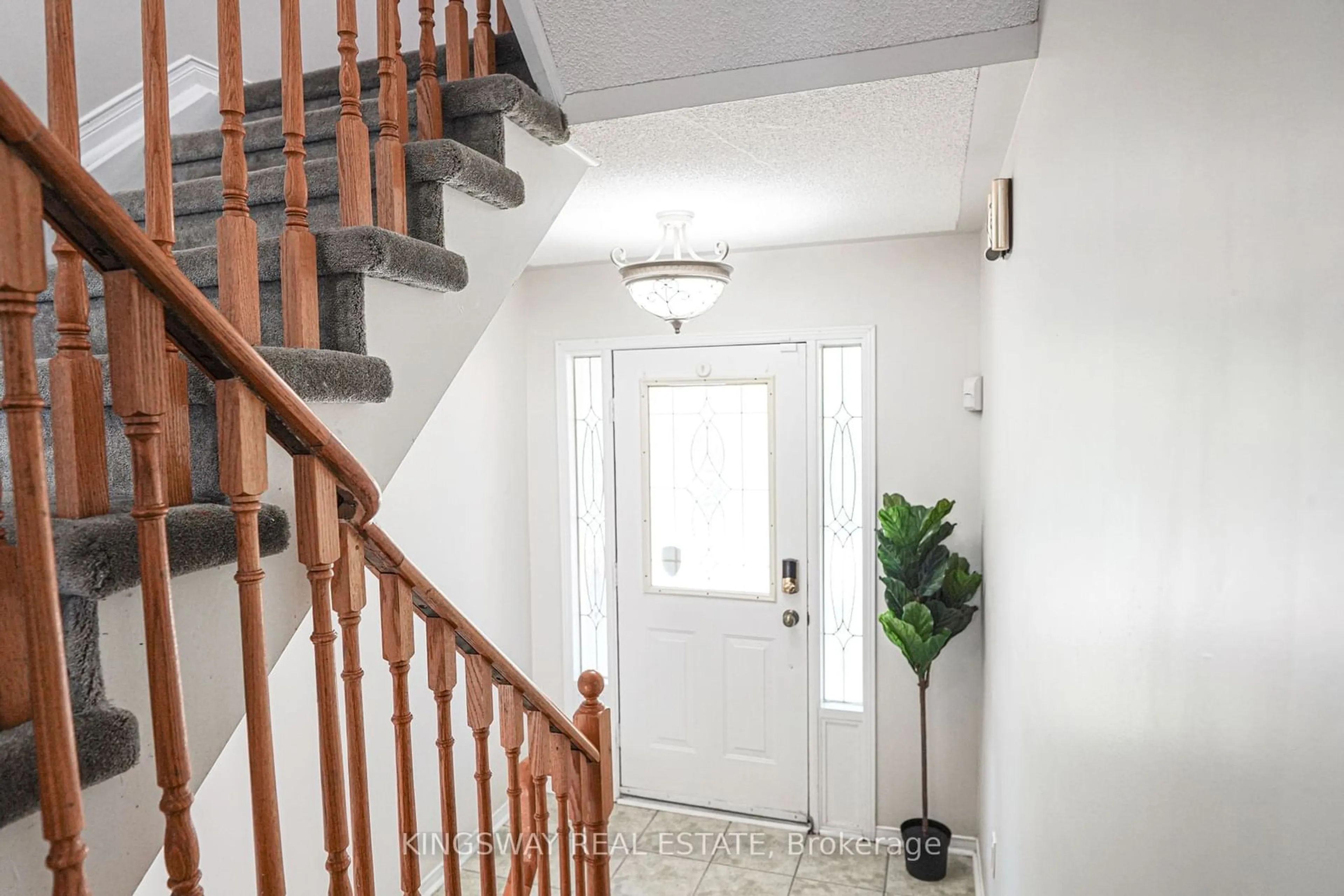 Indoor entryway, wood floors for 9800 Mclaughlin Rd #149, Brampton Ontario L6X 4R1