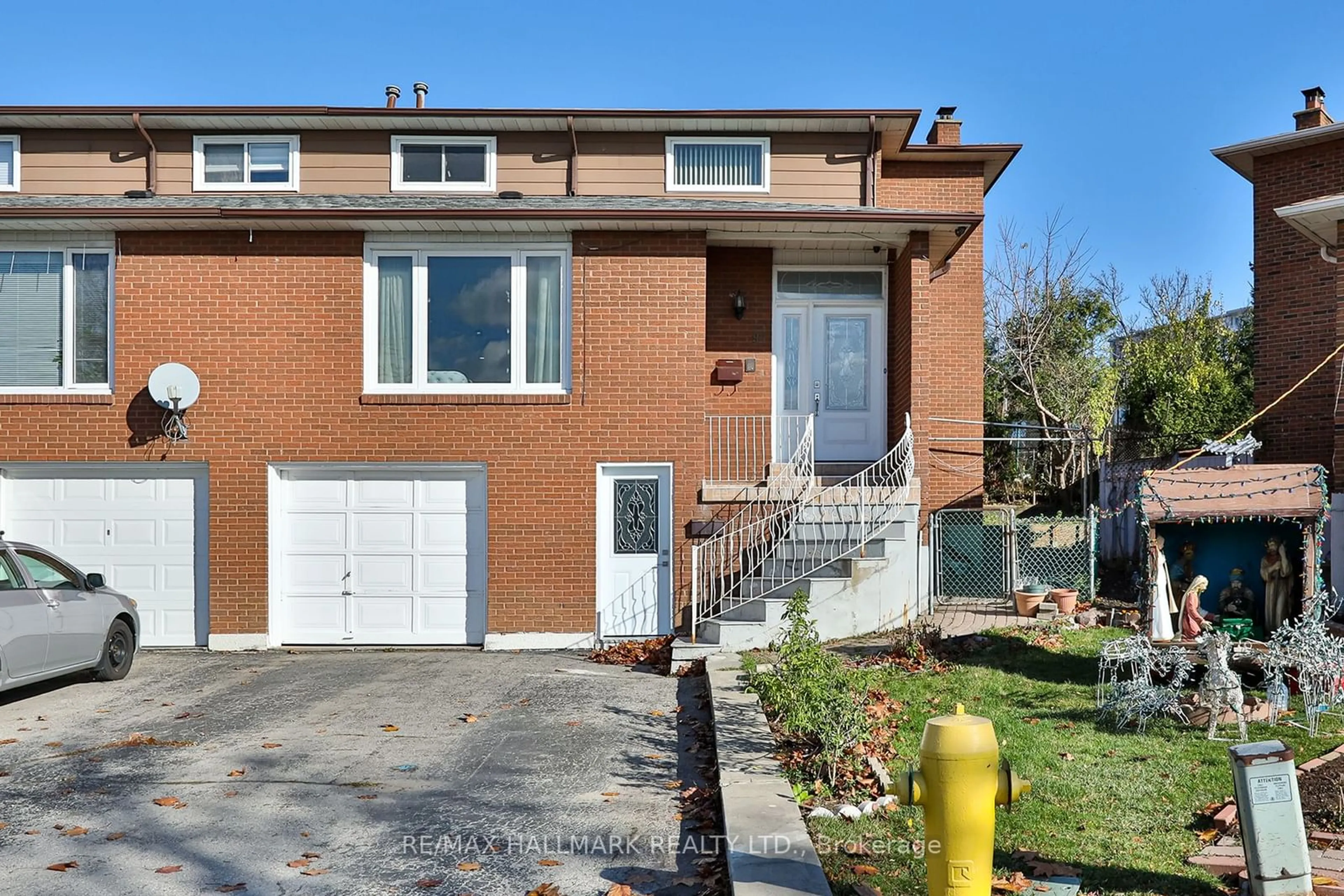 A pic from exterior of the house or condo, the street view for 9 Circuit Crt, Toronto Ontario M3J 3B5