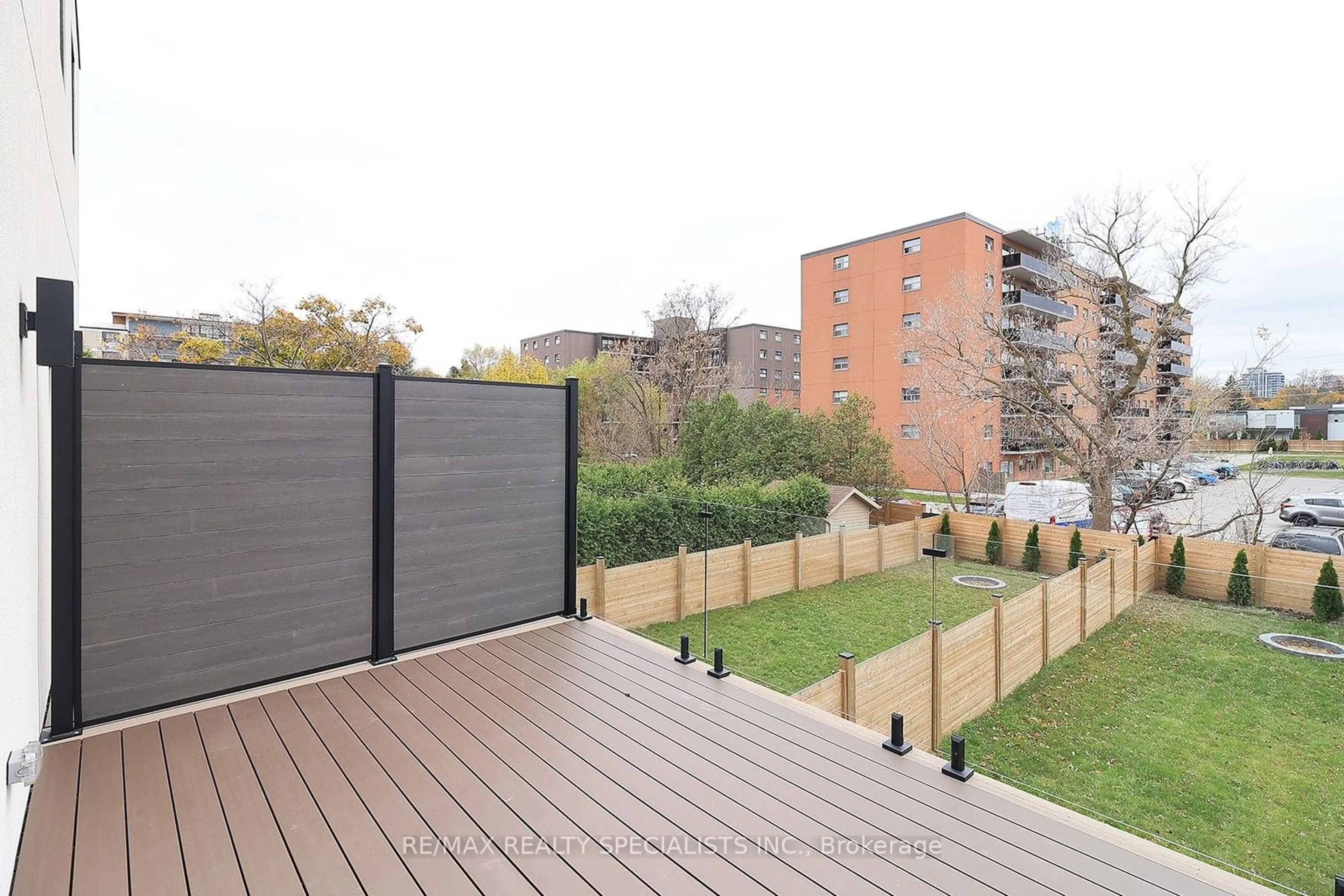 Patio, the fenced backyard for 1048 ROOSEVELT Rd, Mississauga Ontario L5G 3Y8