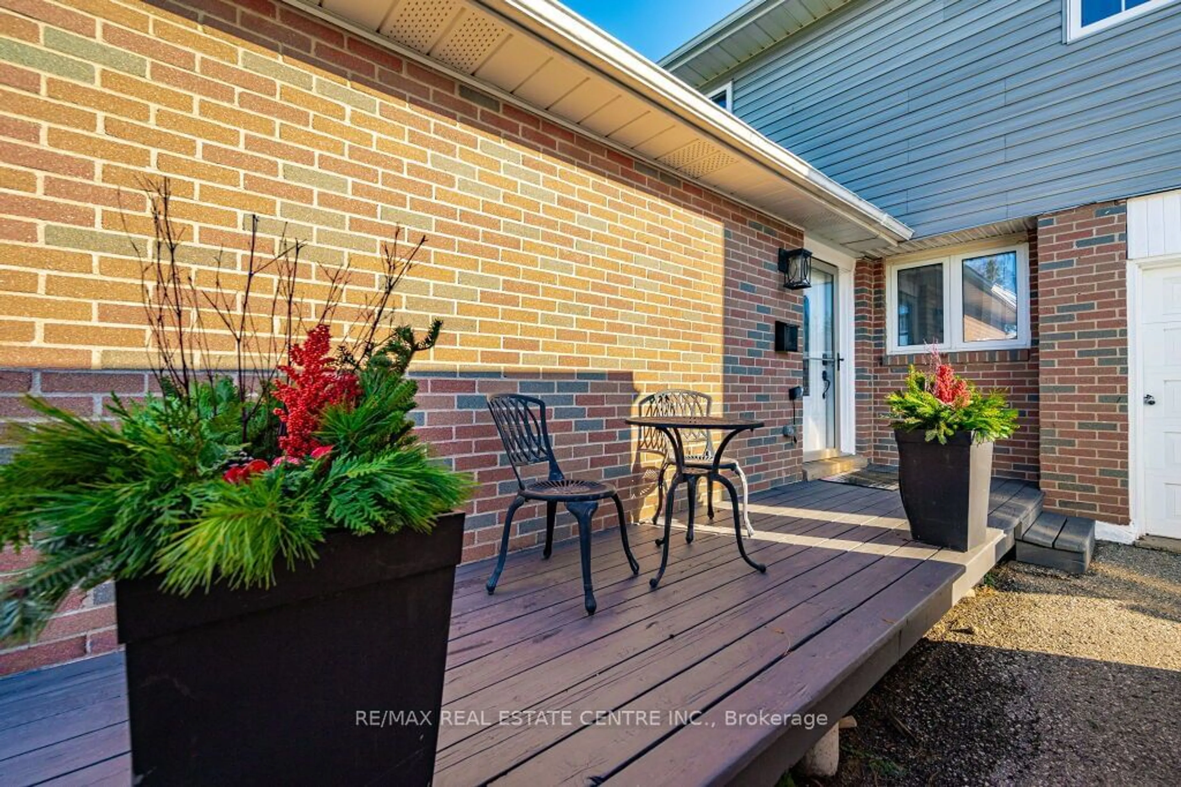 Patio, cottage for 24 Madison Ave, Orangeville Ontario L9W 1S2