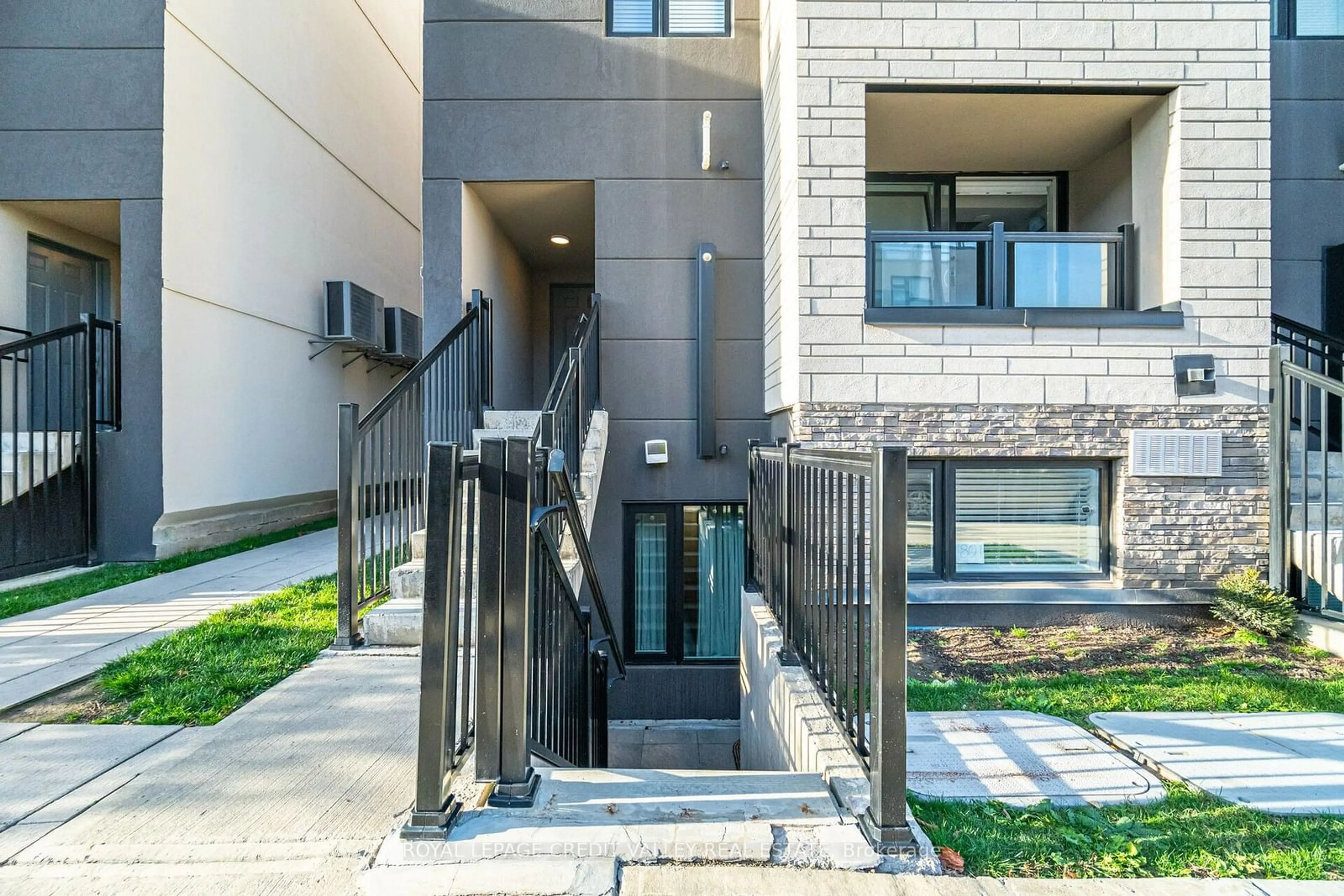 A pic from exterior of the house or condo, the street view for 1133 Cooke Blvd #801, Burlington Ontario L7T 0C3