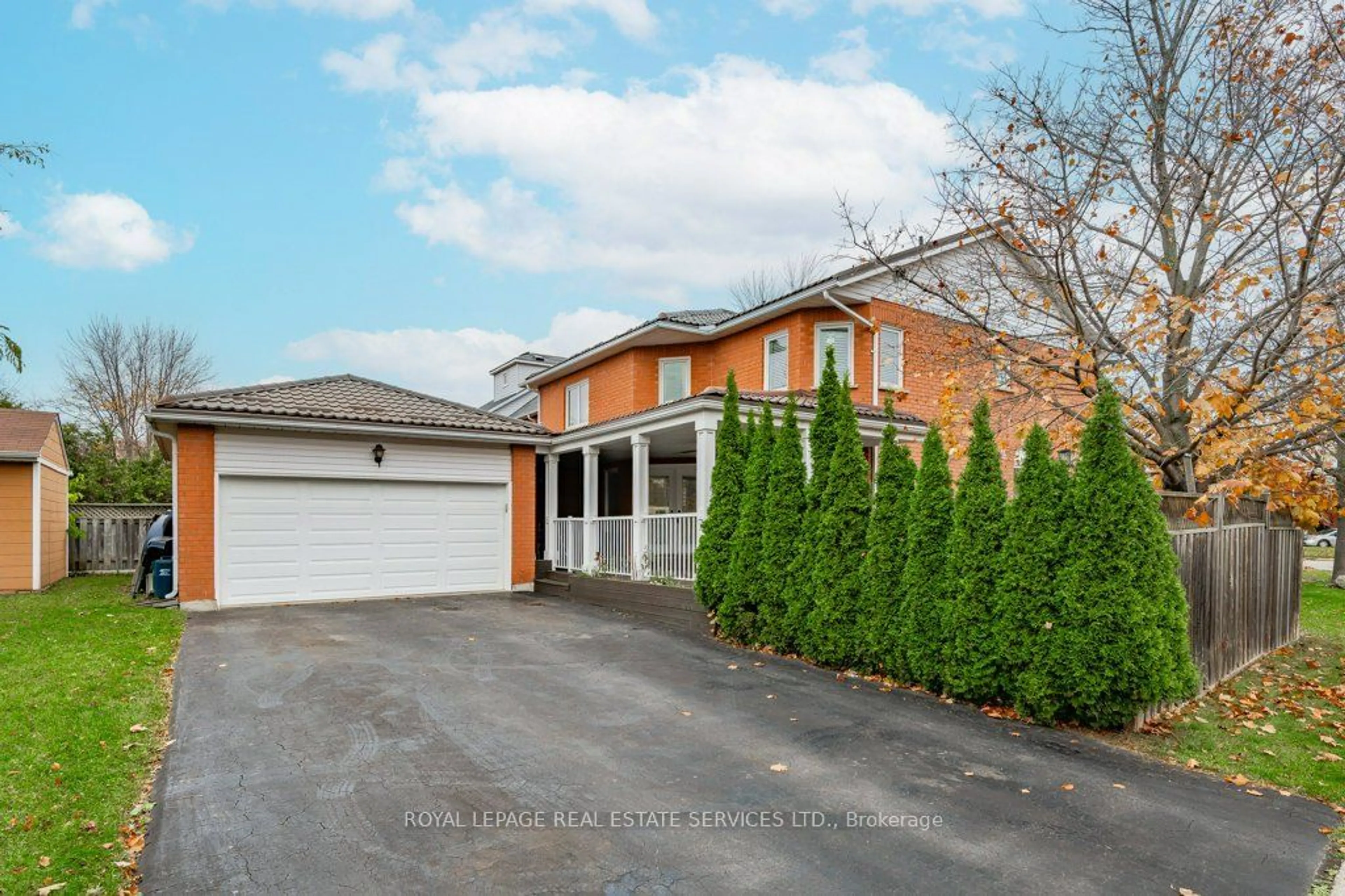 Frontside or backside of a home, the street view for 265 River Glen Blvd, Oakville Ontario L6H 5Y1