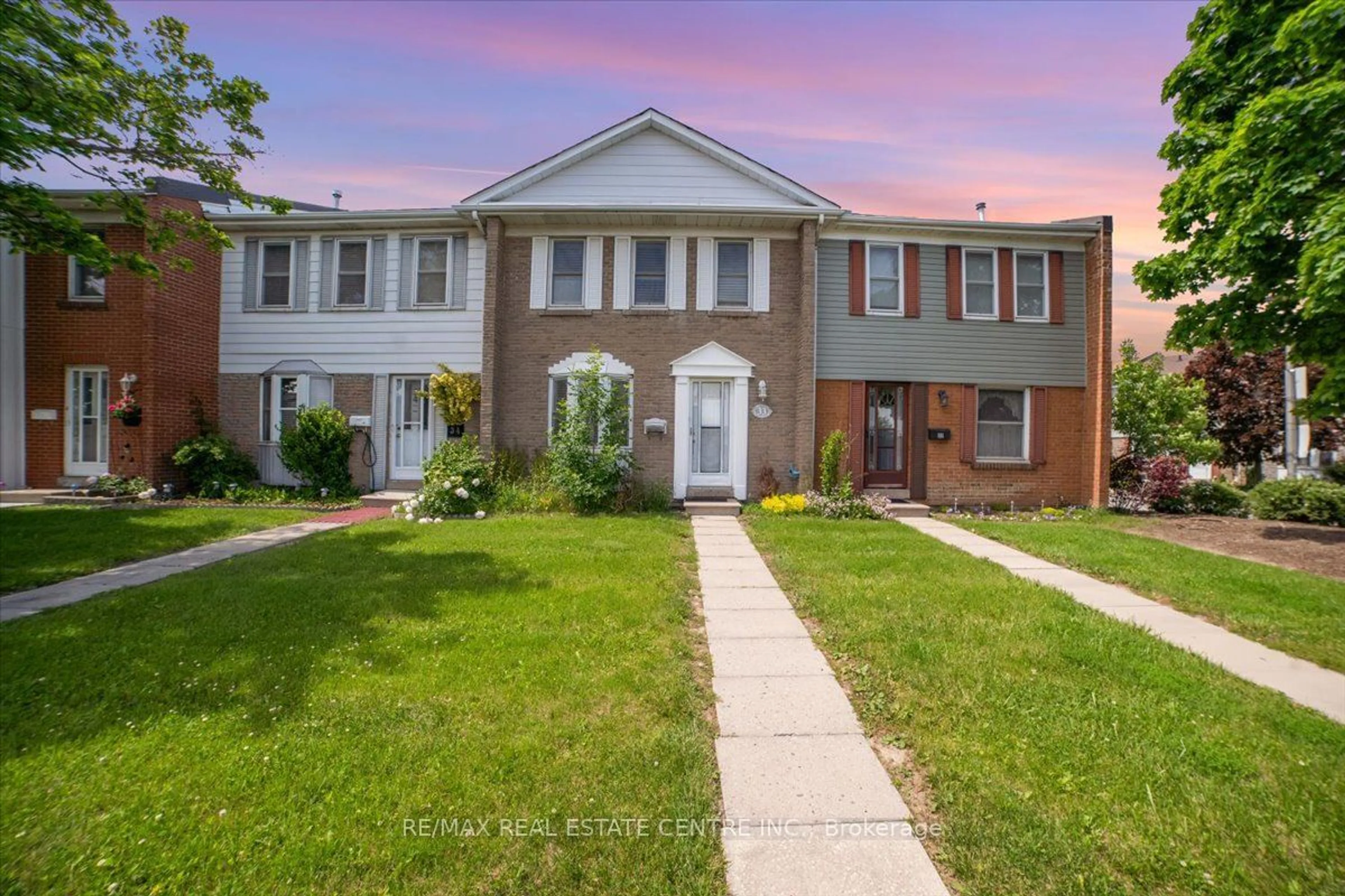 A pic from exterior of the house or condo, the street view for 1020 Central Park Dr #33, Brampton Ontario L6S 3L6