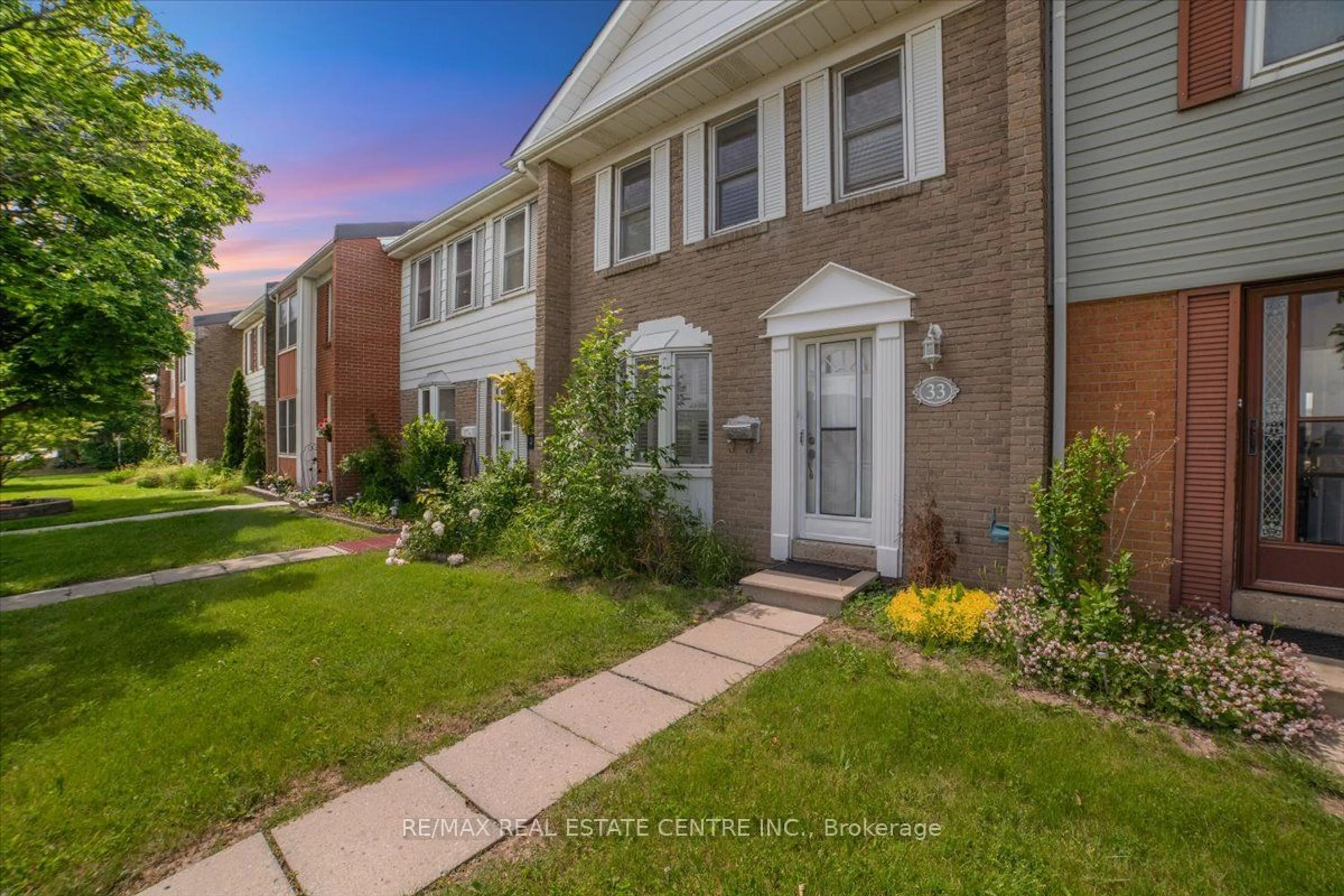 A pic from exterior of the house or condo, the street view for 1020 Central Park Dr #33, Brampton Ontario L6S 3L6