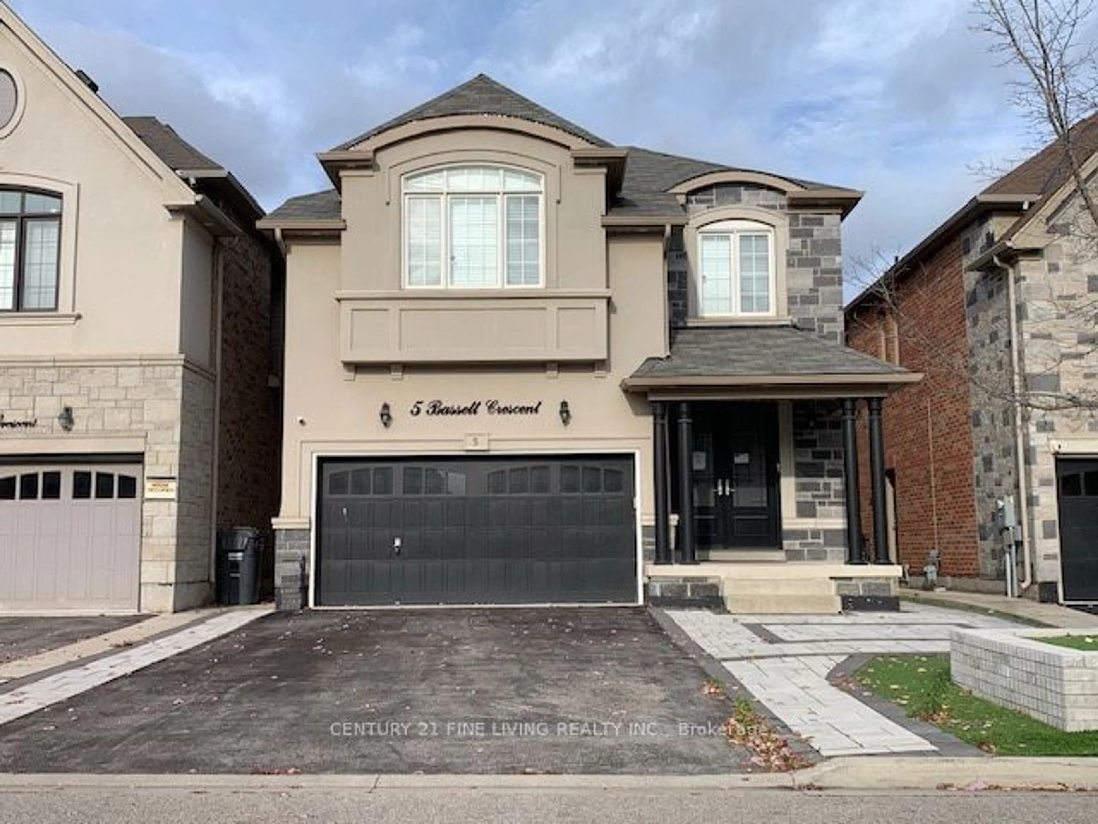 Frontside or backside of a home, the street view for 5 Bassett Cres, Brampton Ontario L6X 5G2