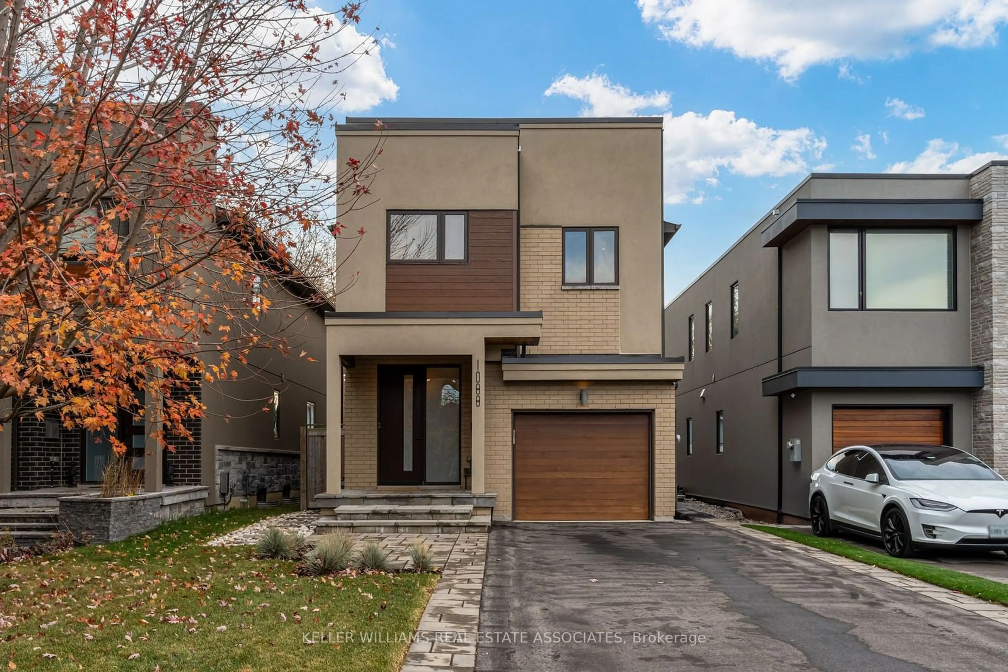 A pic from exterior of the house or condo, the street view for 1088 Gardner Ave, Mississauga Ontario L5E 1B7