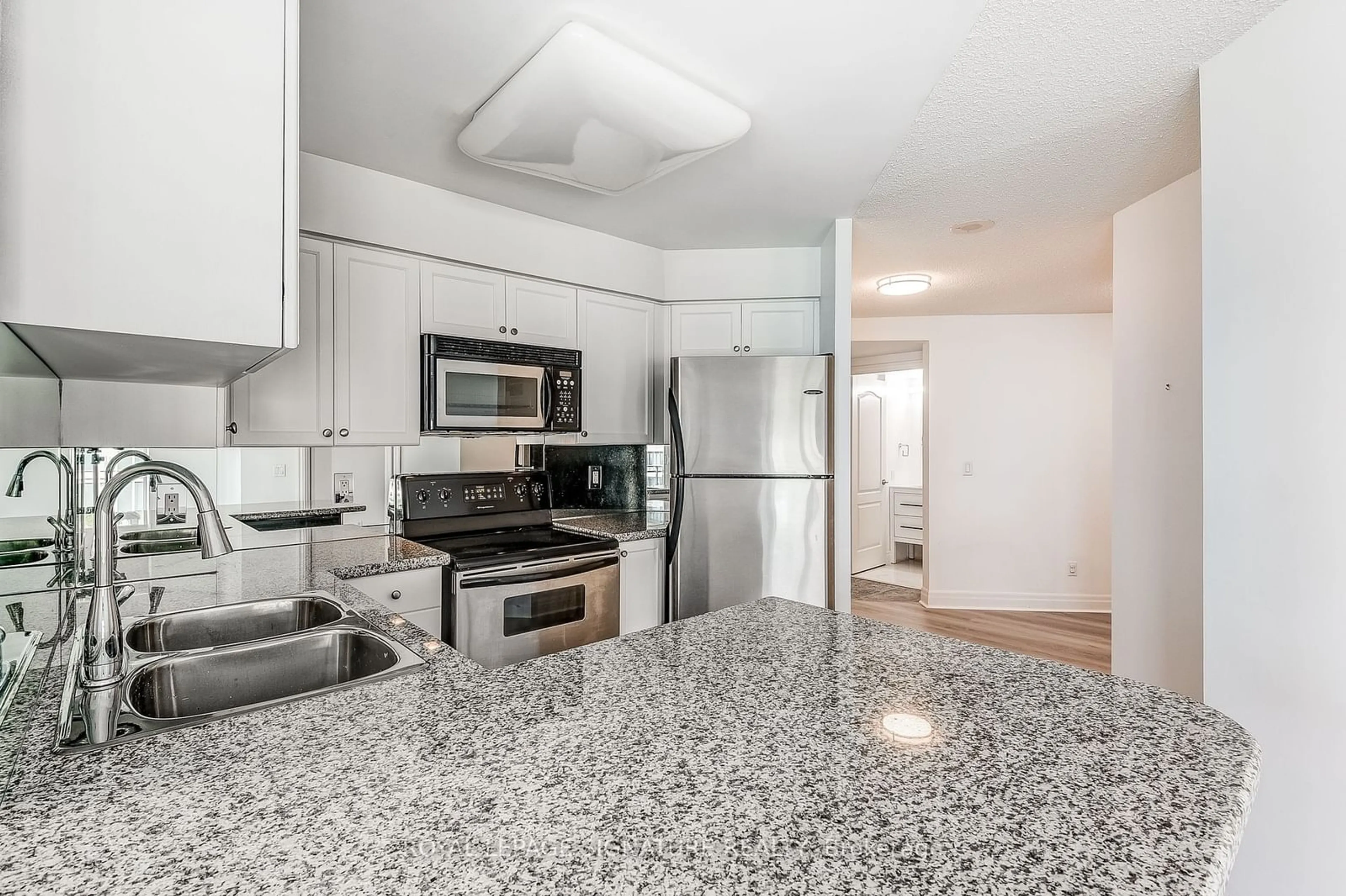 Standard kitchen, ceramic floors, cottage for 2121 Lake Shore Blvd #1211, Toronto Ontario M8V 4E9