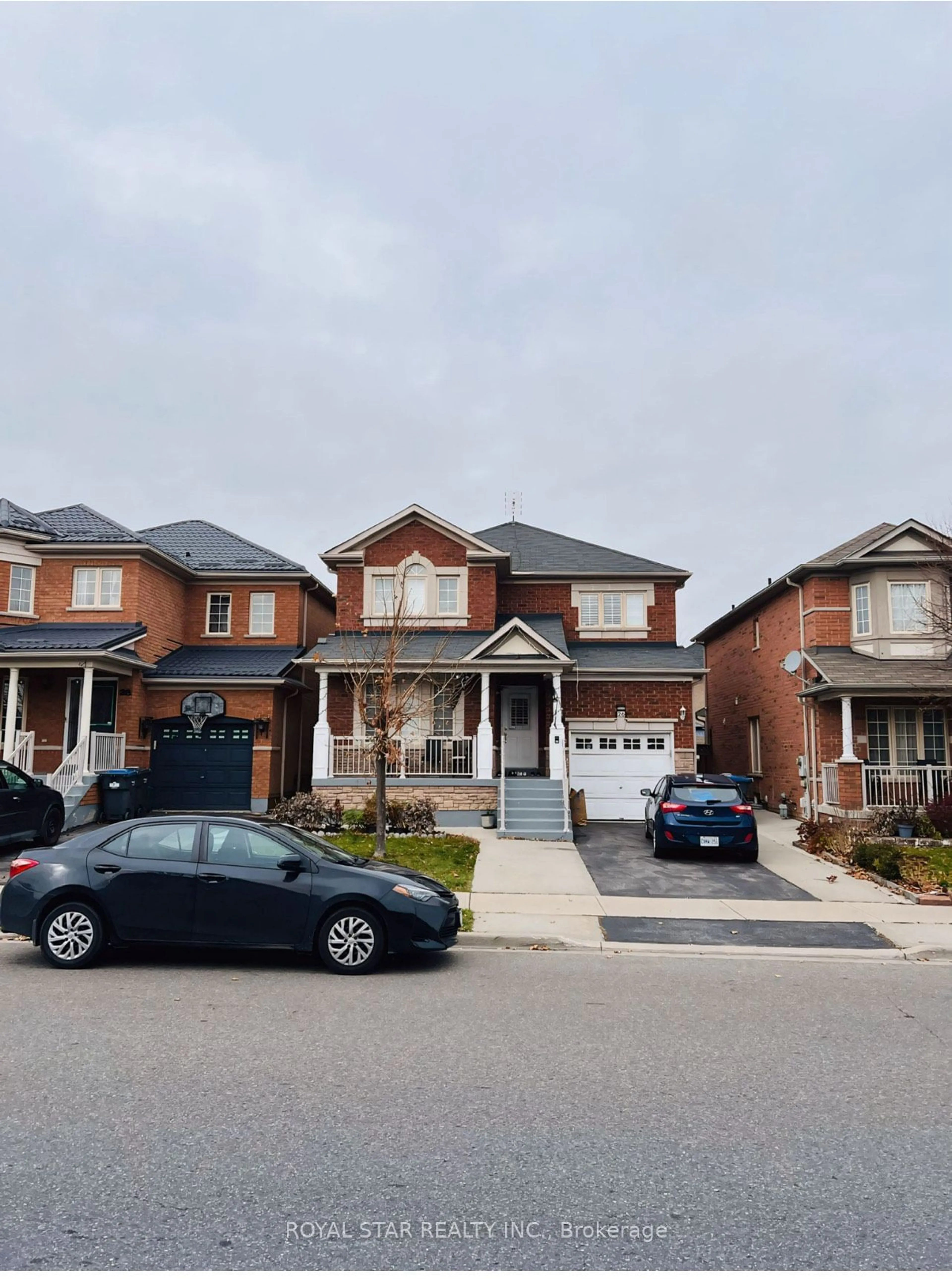 Frontside or backside of a home, the street view for 26 Australia Dr, Brampton Ontario L6R 3E4